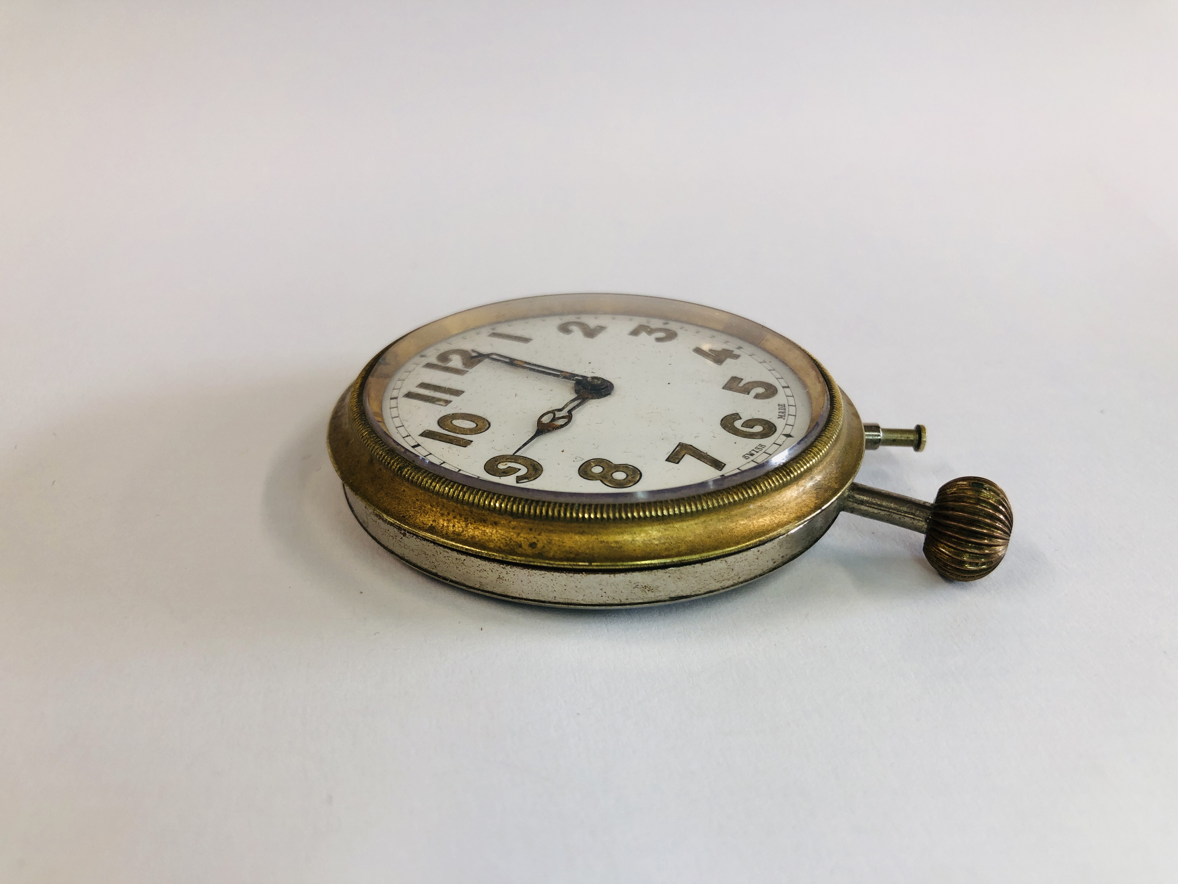 A VINTAGE SWISS MADE POCKET WATCH WITH ENAMEL DIAL. - Image 4 of 6