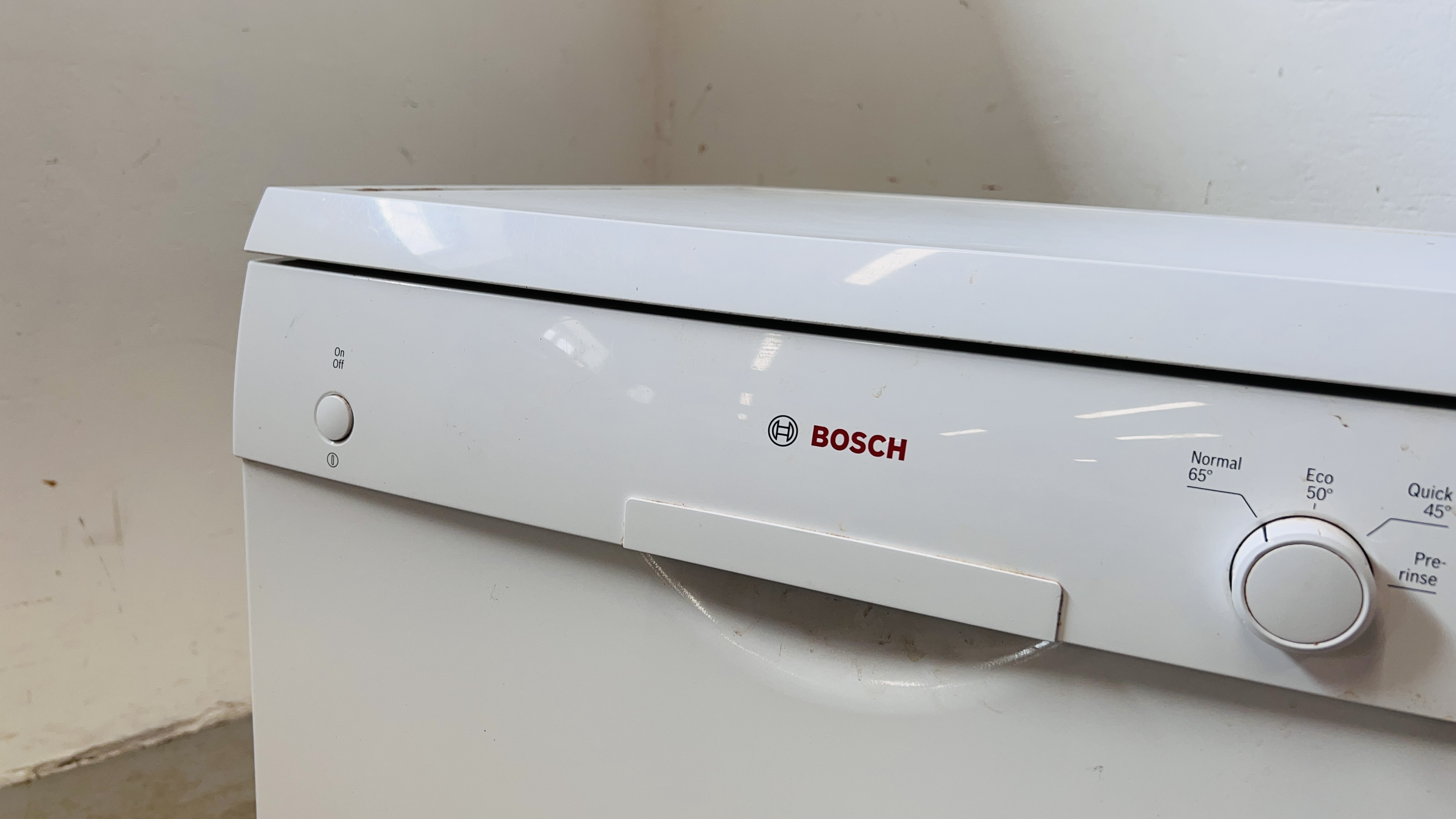 A BOSCH DISHWASHER - SOLD AS SEEN. - Image 3 of 9
