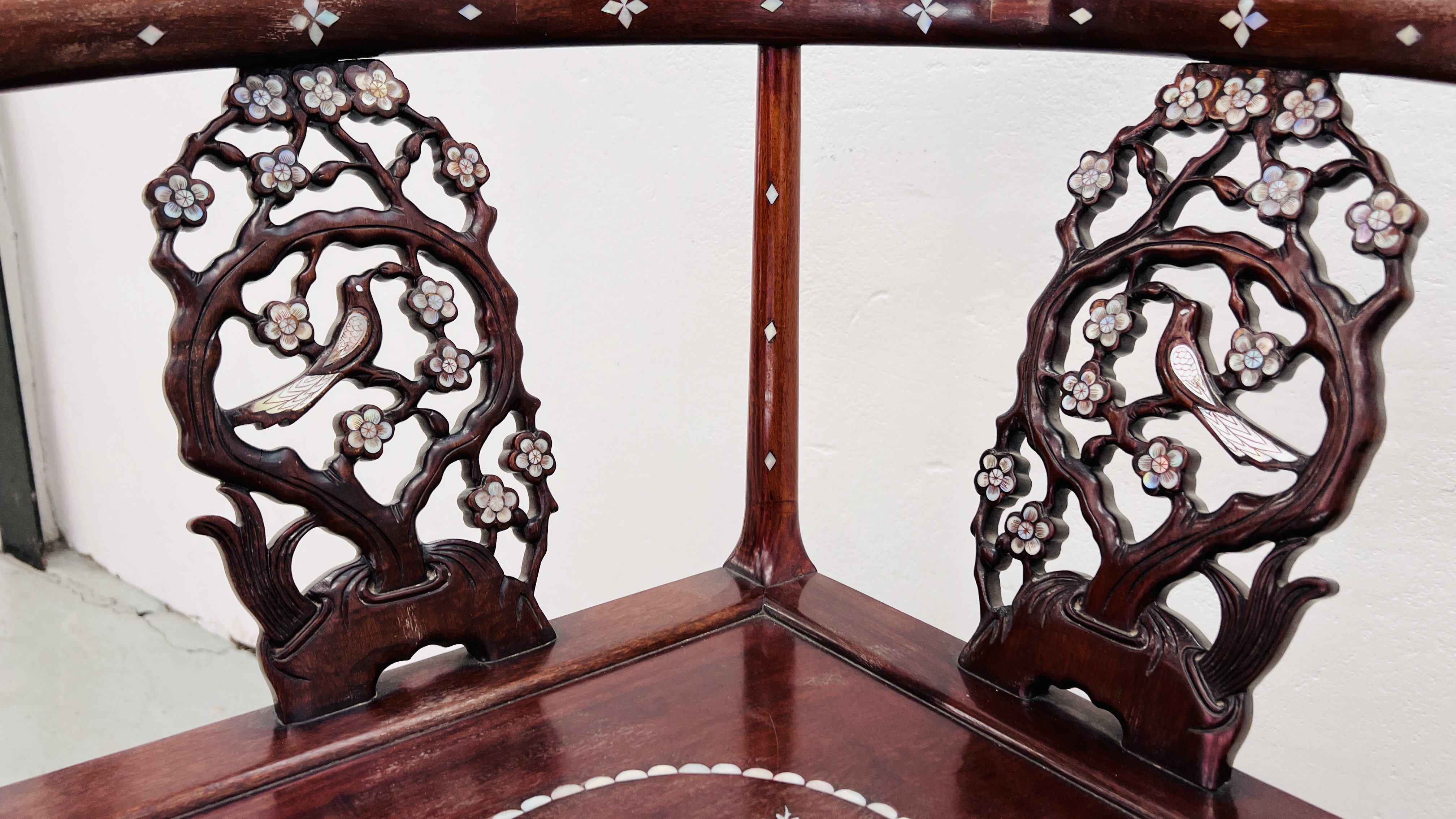 A PAIR OF ORIENTAL HARDWOOD AND MOTHER OF PEARL INLAID CORNER CHAIRS. - Image 10 of 14