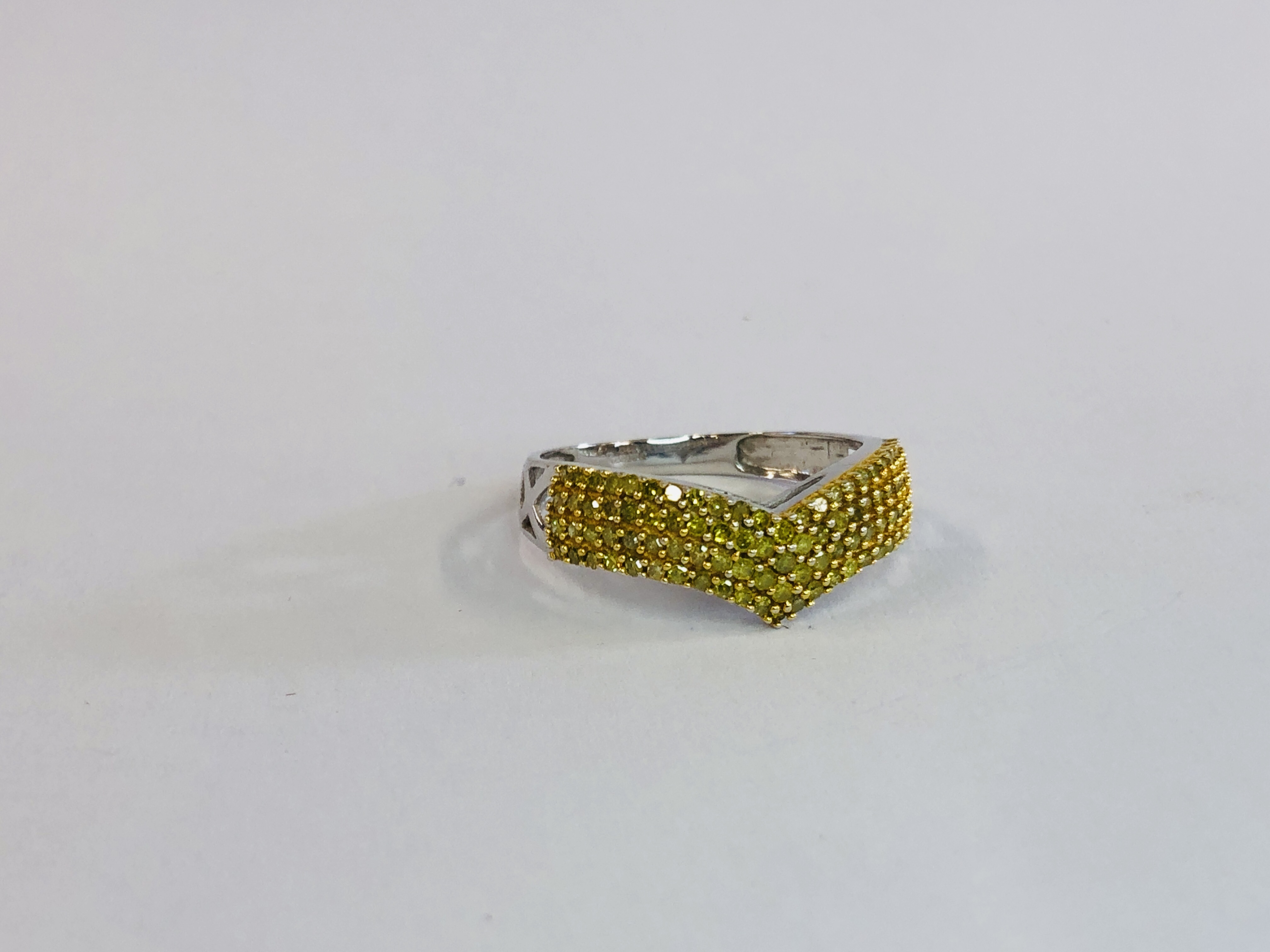 AN UNUSUAL DESIGNER 9CT WHITE GOLD WISHBONE RING SET WITH YELLOW DIAMONDS. - Image 2 of 7