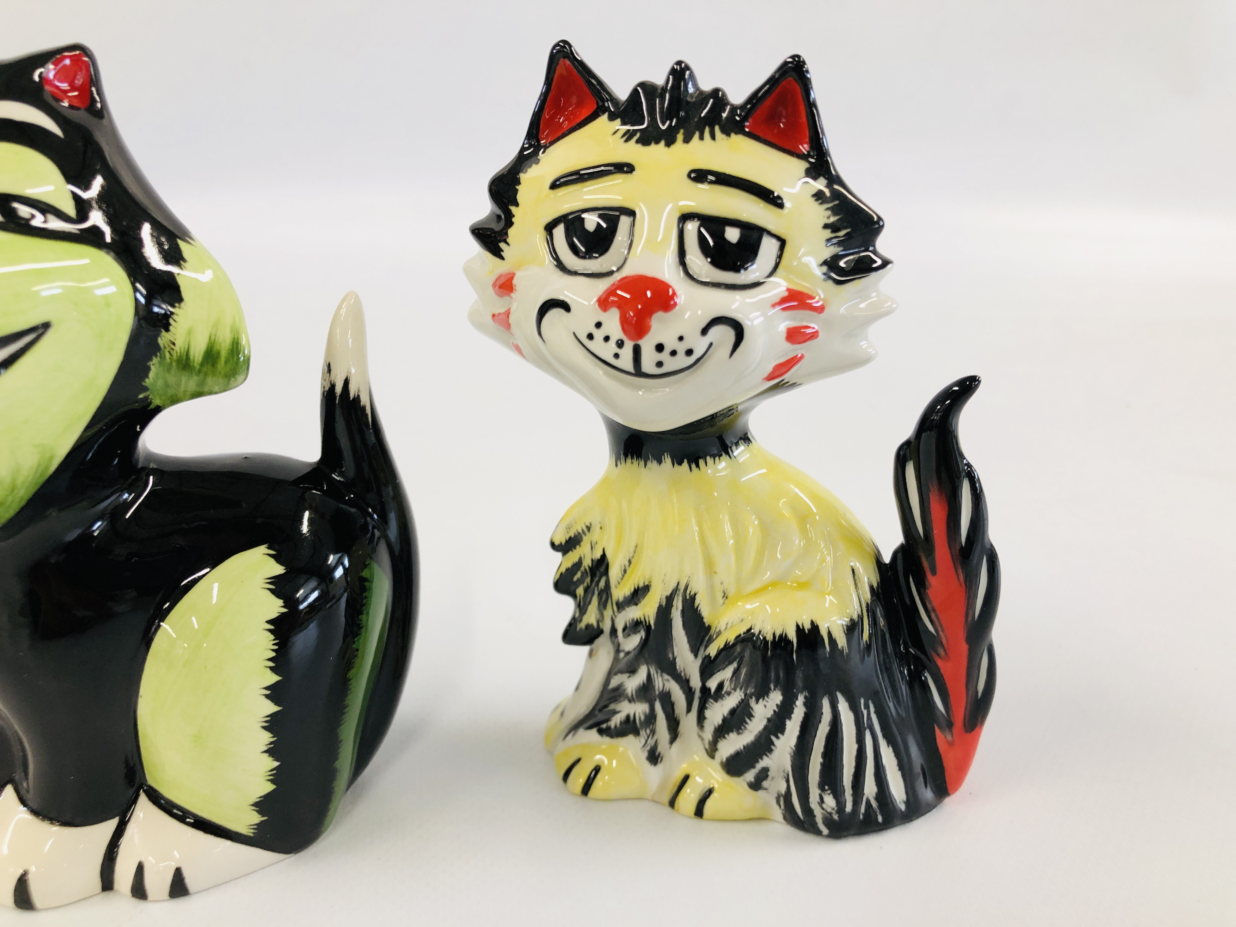 TWO LORNA BAILEY CAT ORNAMENTS H 13.5CM BEARING SIGNATURES. - Image 3 of 5