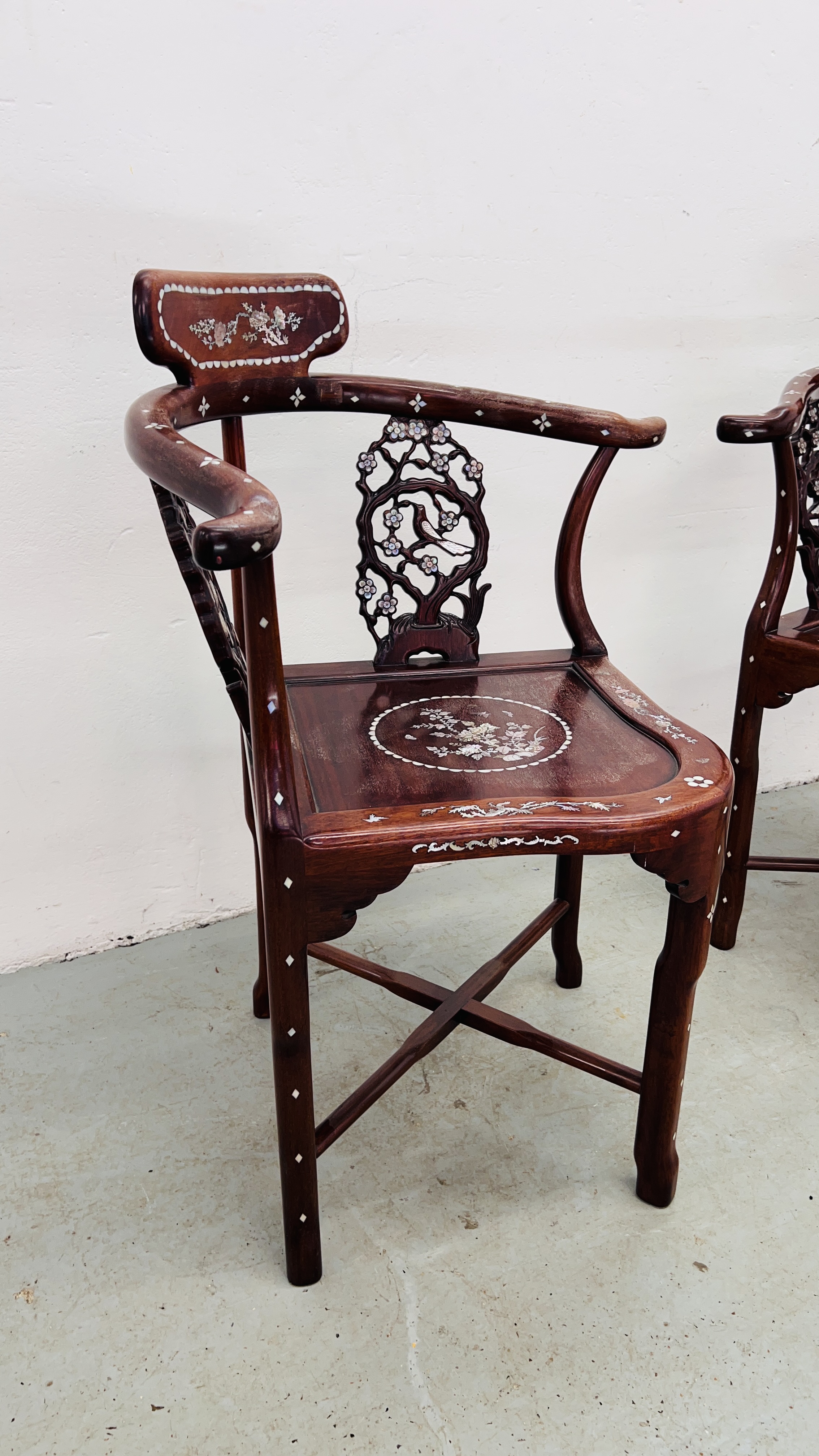 A PAIR OF ORIENTAL HARDWOOD AND MOTHER OF PEARL INLAID CORNER CHAIRS. - Image 14 of 14
