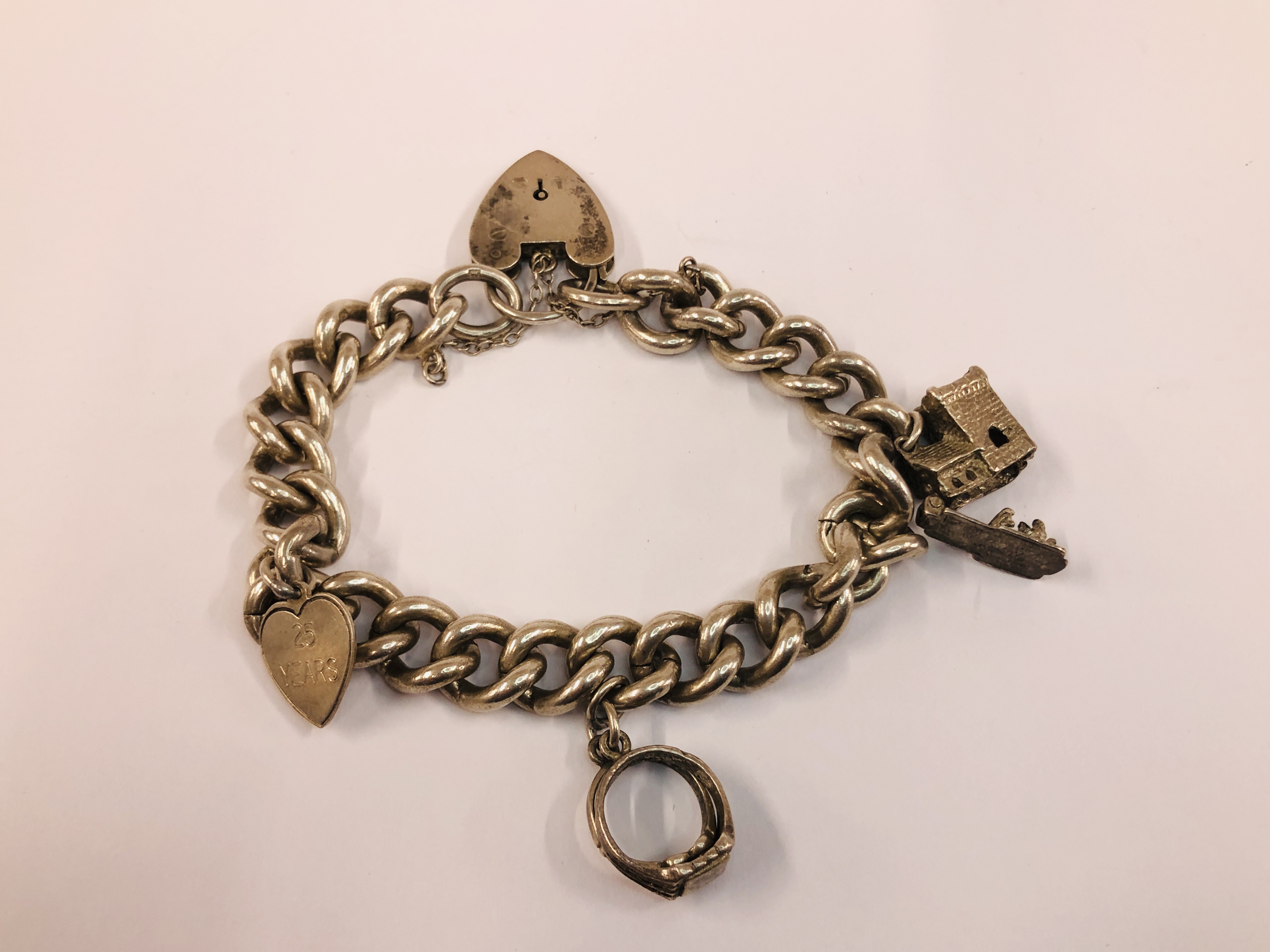 VINTAGE .925 SILVER CHARM GATE BRACELET WITH 3 CHARMS ATTACHED. - Image 2 of 5