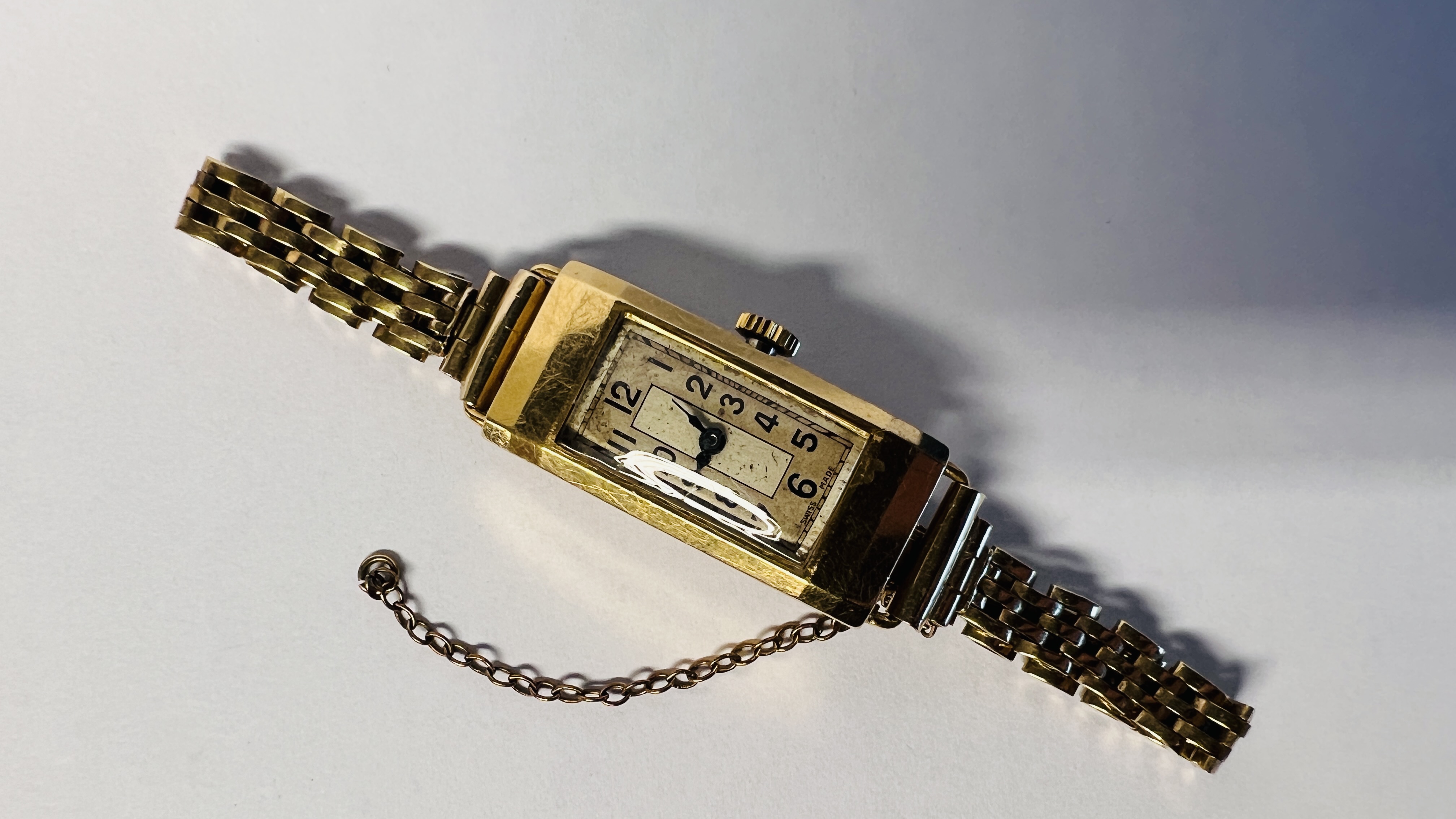 A LADIES 18CT GOLD CASED COCKTAIL WATCH WITH SWISS MOVEMENT ON 9CT GOLD BRACELET. - Image 10 of 44