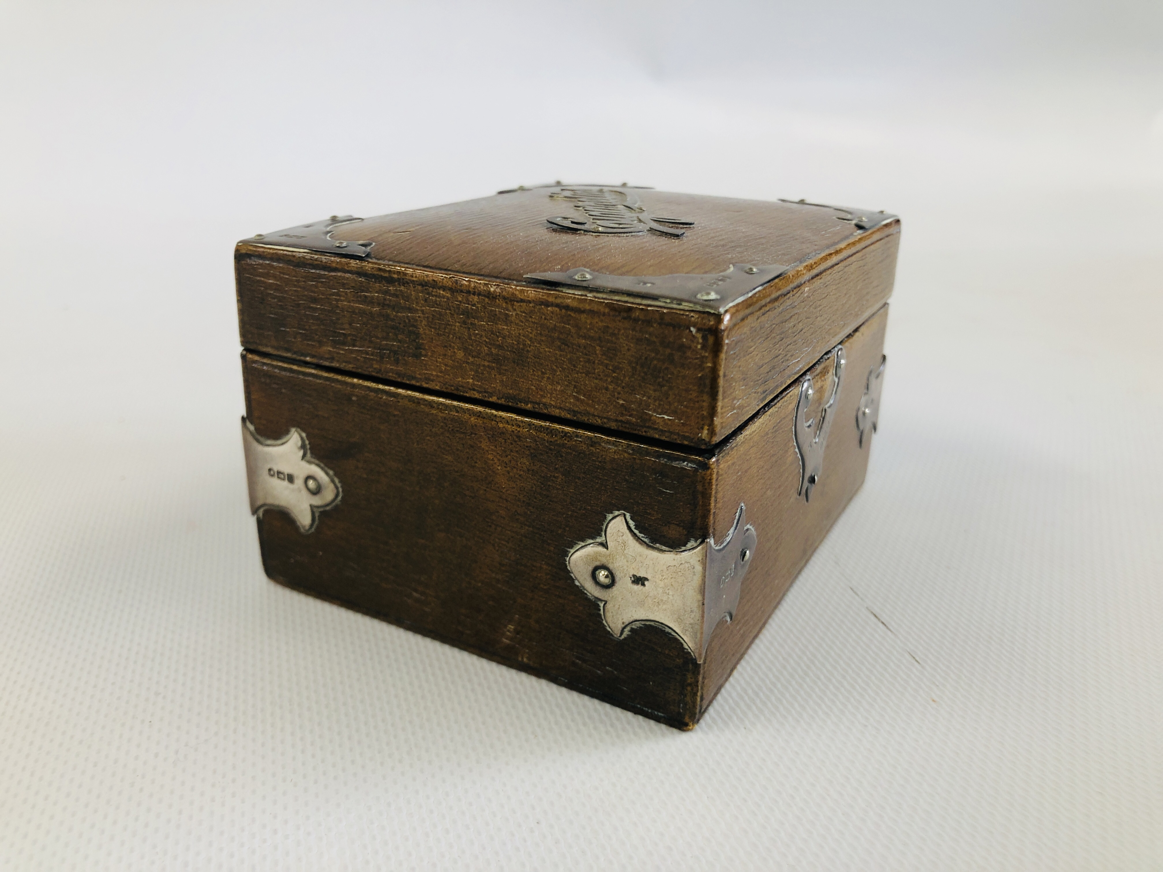 AN ANTIQUE BROWN LEATHER BOUND BOX WITH APPLIED SILVER DETAIL LONDON ASSAY, - Image 5 of 9