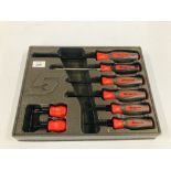 8 X SNAP ON SCREWDRIVERS IN PLASTIC CASE.