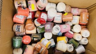 BANKRUPTCY STOCK - BOX CONTAINING 66 YANKEE CANDLES 49g VARIOUS FRAGRANCES.