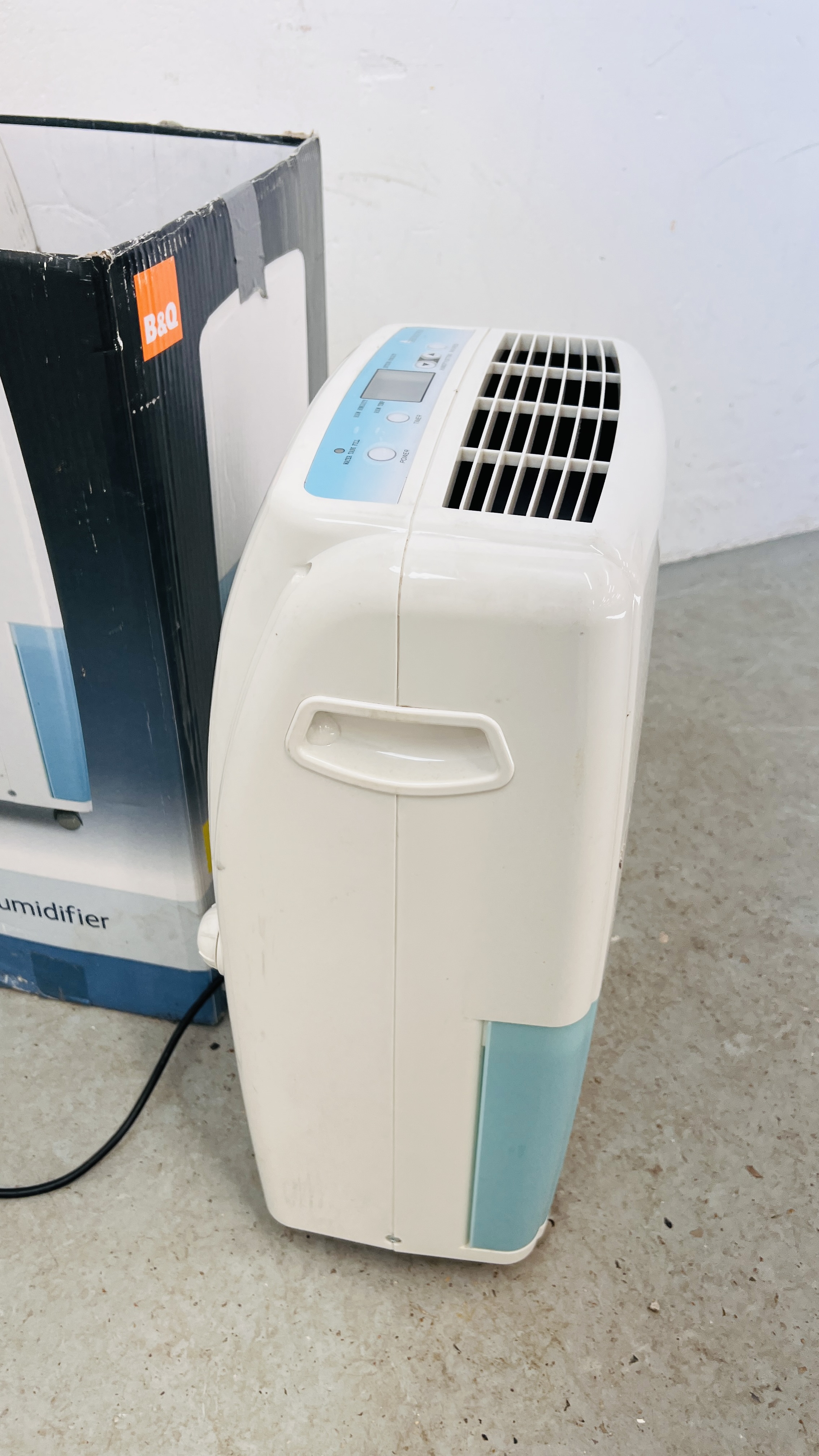 A 16L DEHUMIDIFIER ALONG WITH ORIGINAL BOX - SOLD AS SEEN. - Image 4 of 5