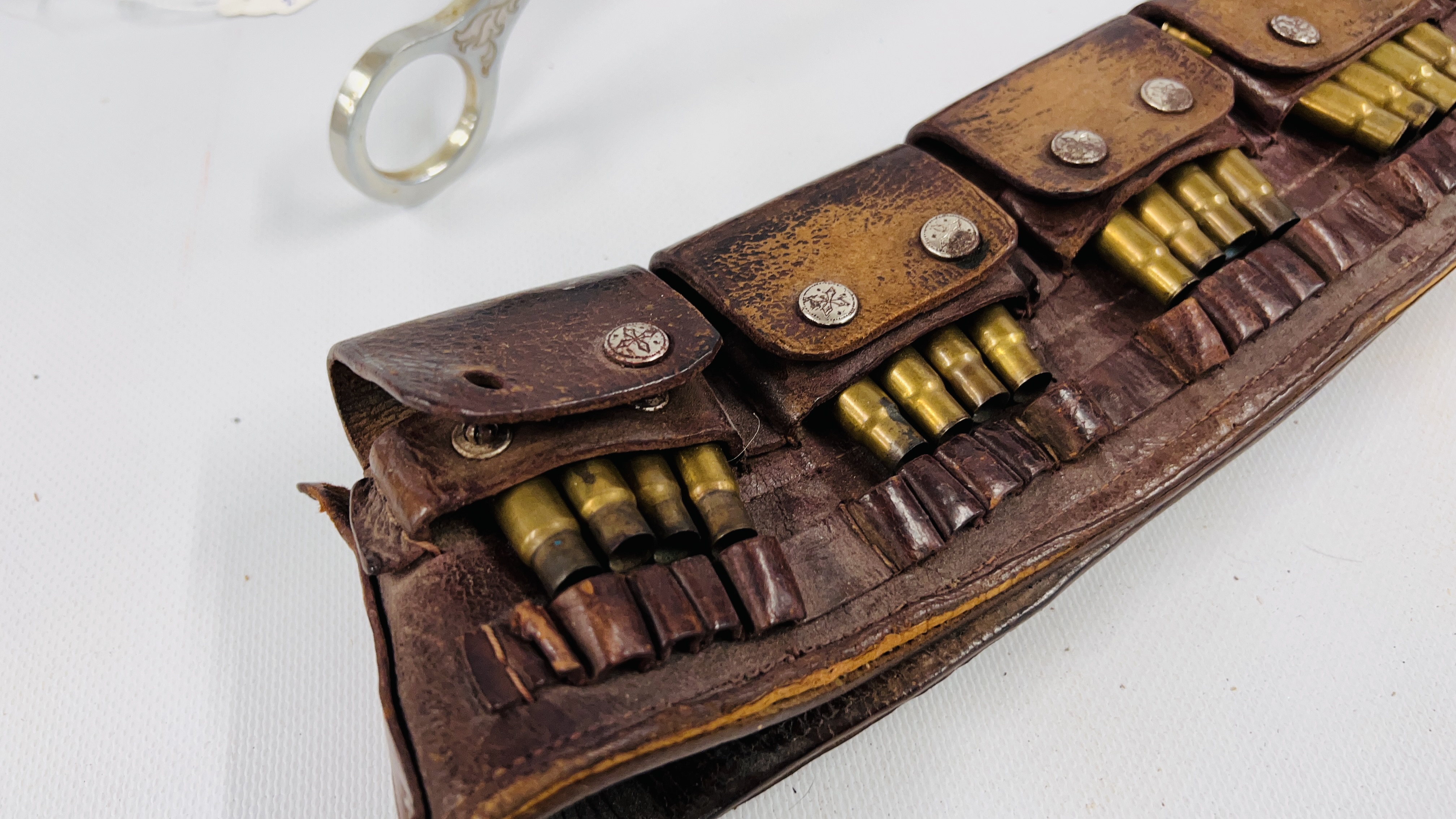 1st WORLD WAR OTTOMAN / TURKISH ARMY LEATHER BANDOLIER AMMUNITION BELT WITH FOURTEEN POUCHES EACH - Image 2 of 7