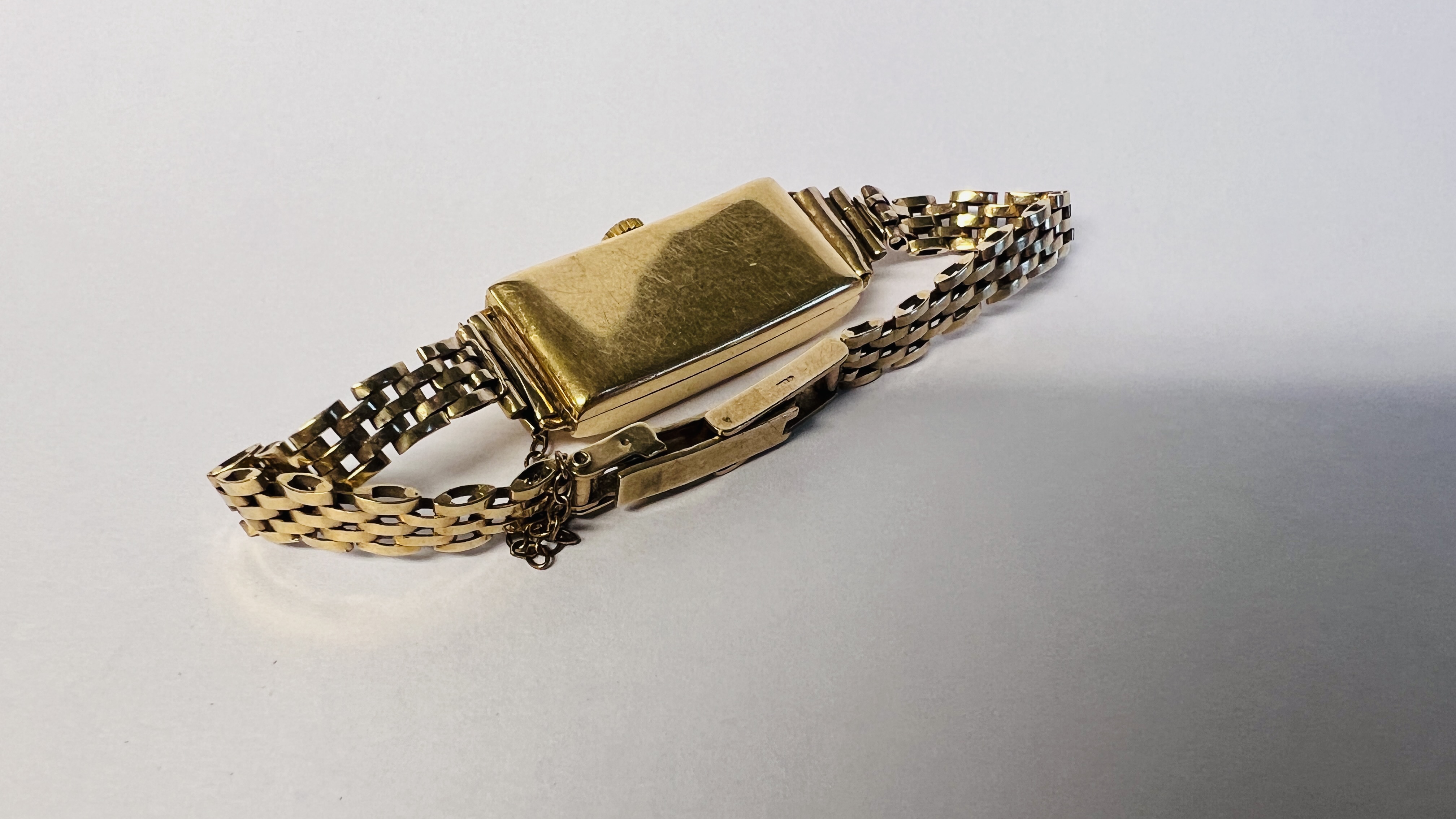 A LADIES 18CT GOLD CASED COCKTAIL WATCH WITH SWISS MOVEMENT ON 9CT GOLD BRACELET. - Image 8 of 44