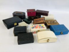 A BOX OF 15 ASSORTED JEWELLERY BOXES TO INCLUDE VINTAGE LEATHER AND MUSICAL EXAMPLES.