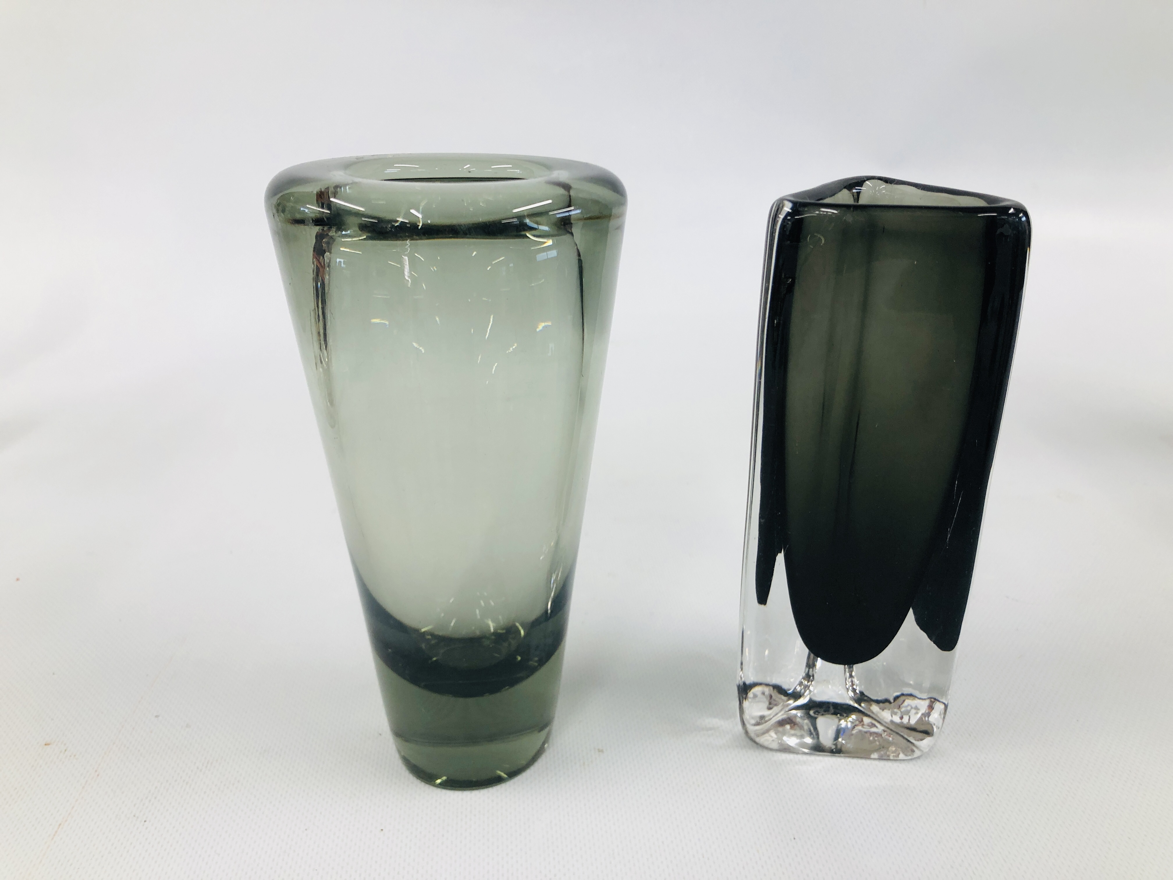 2 SCANDINAVIAN 1960'S SMOKY GLASS VASES BEARING SIGNATURE "NILS ORREFORS" H 17.