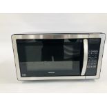 A KENWOOD 900W MICROWAVE OVEN IN GOOD WORKING ORDER - SOLD AS SEEN.