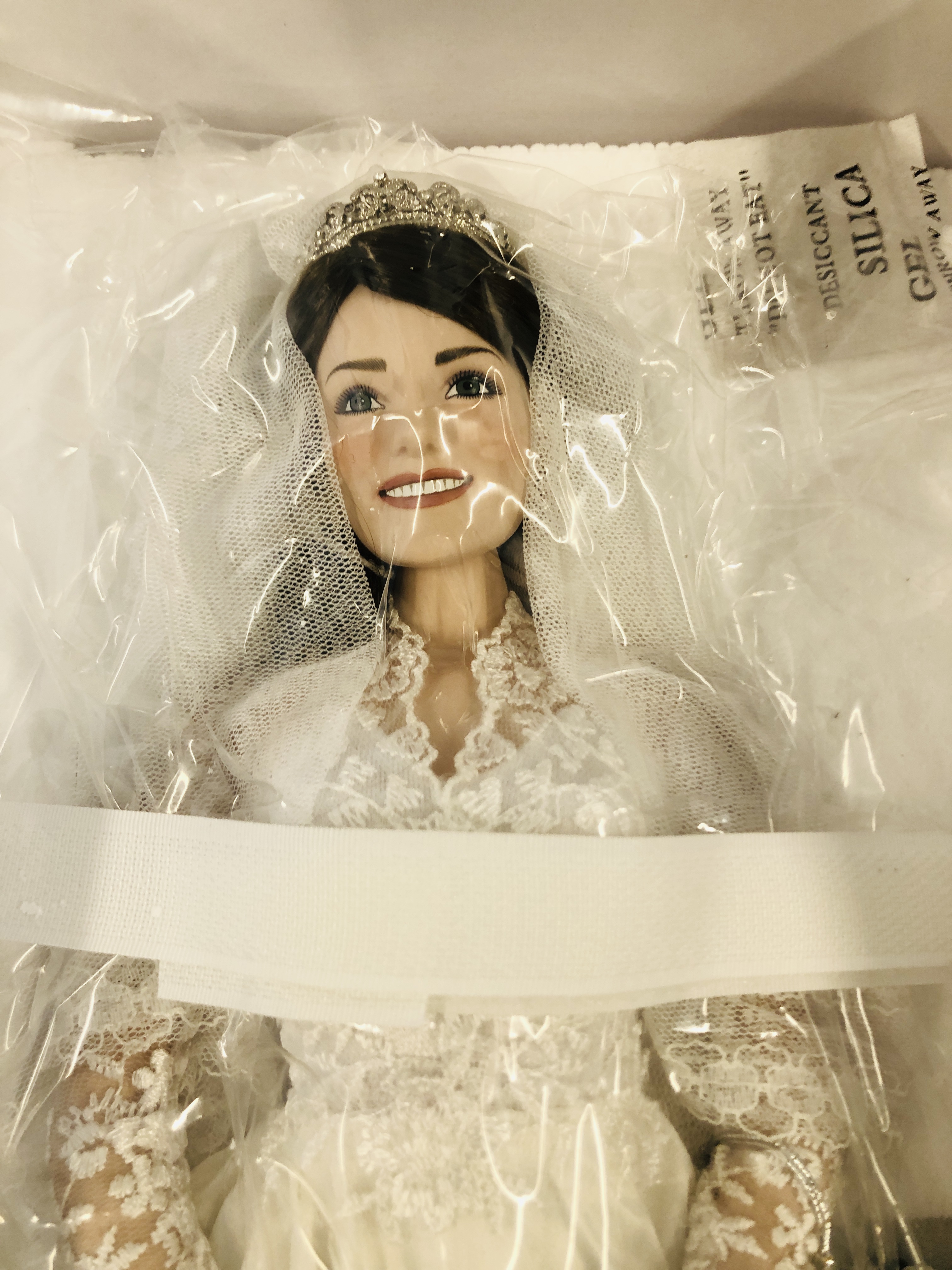 "THE DANBURY MINT" LIMITED EDITION "THE PRINCESS KATE BRIDE DOLL" IN ORIGINAL BOX. - Image 2 of 4