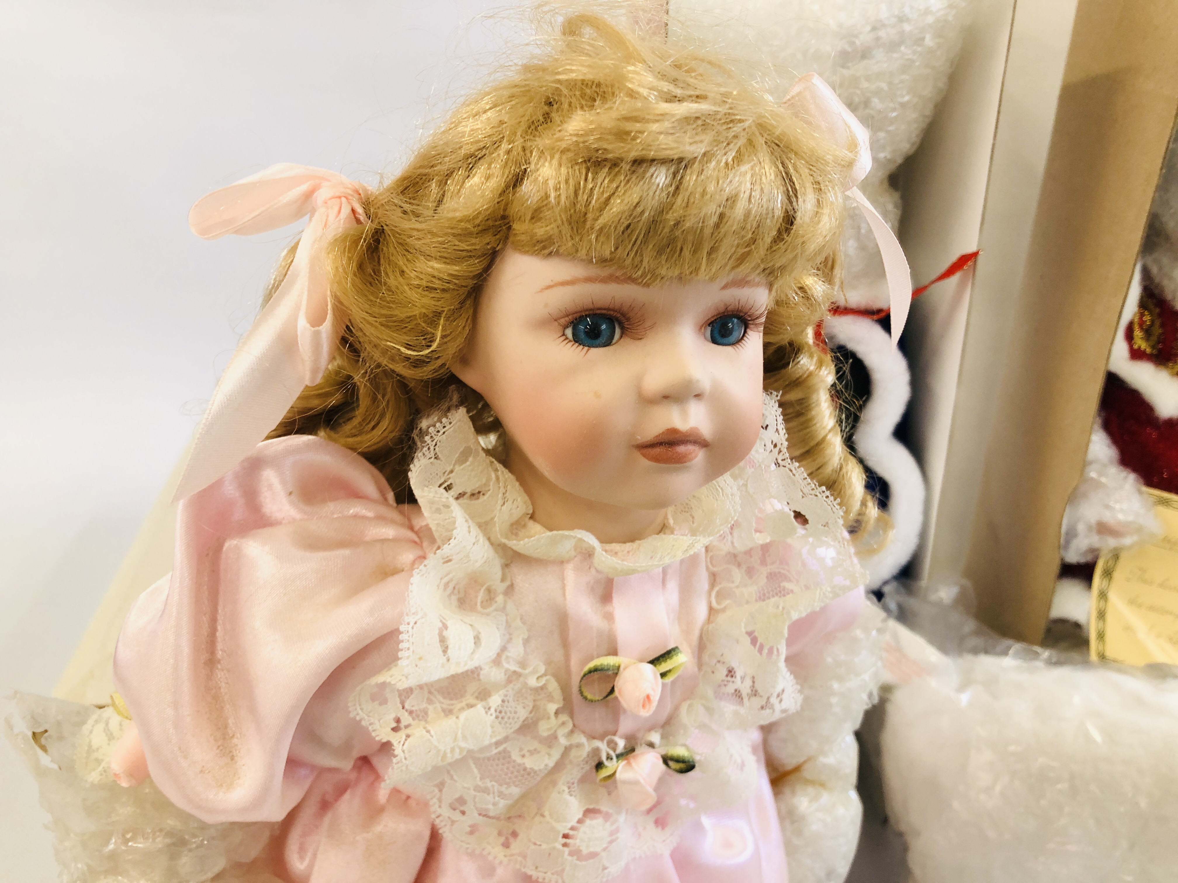 TWO "KLEENEZE" CHINA DOLLS TO INCLUDE "CHRISTMAS EVE" AND CHRISTABELLE + A FURTHER UNRELATED - Image 2 of 6