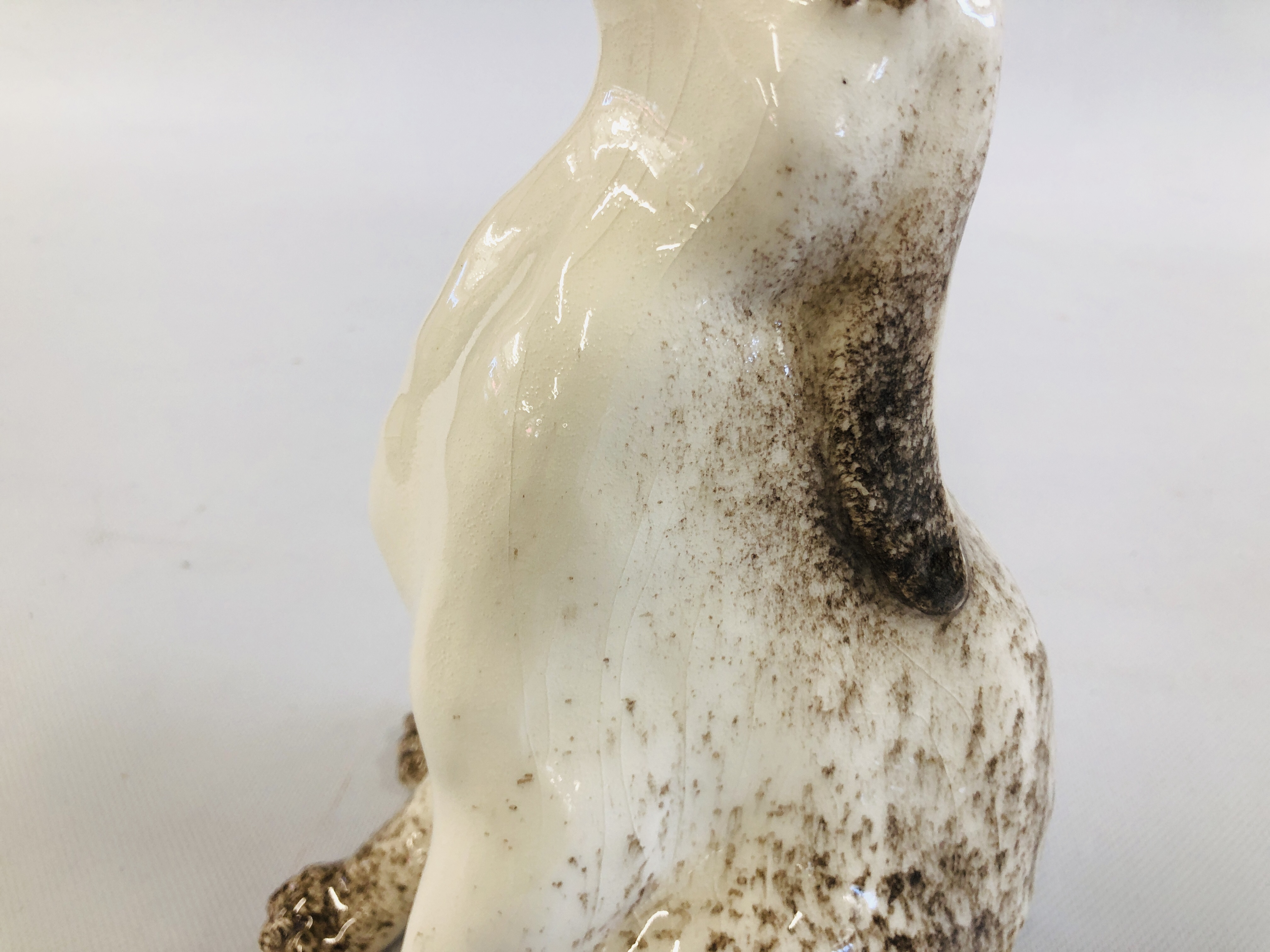 A WINSTANLEY POTTERY EXAMPLE OF A "SEATED HARE" H 28CM BEARING SIGNATURE TO THE BACK. - Image 3 of 7