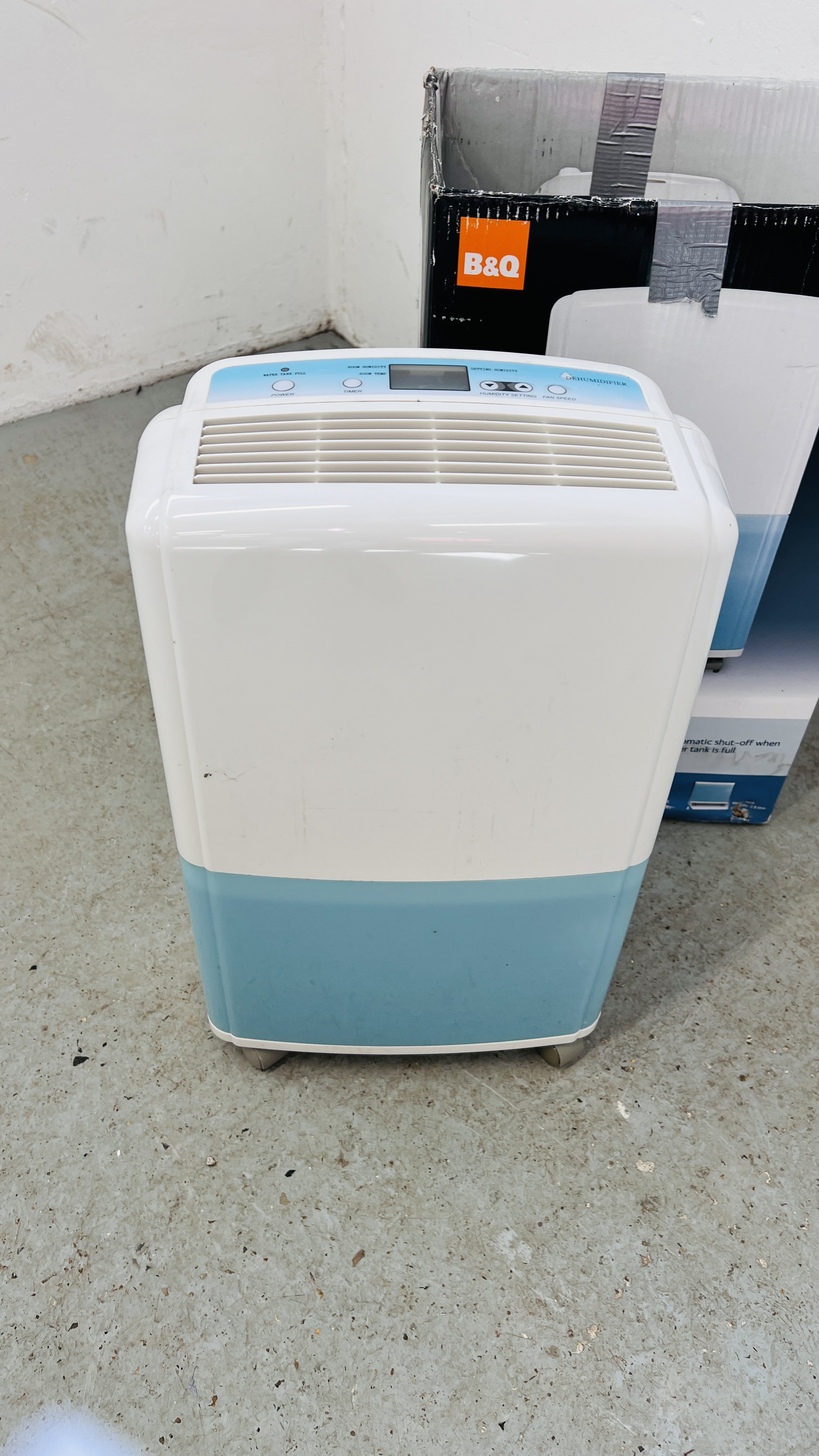 A 16L DEHUMIDIFIER ALONG WITH ORIGINAL BOX - SOLD AS SEEN. - Image 2 of 5