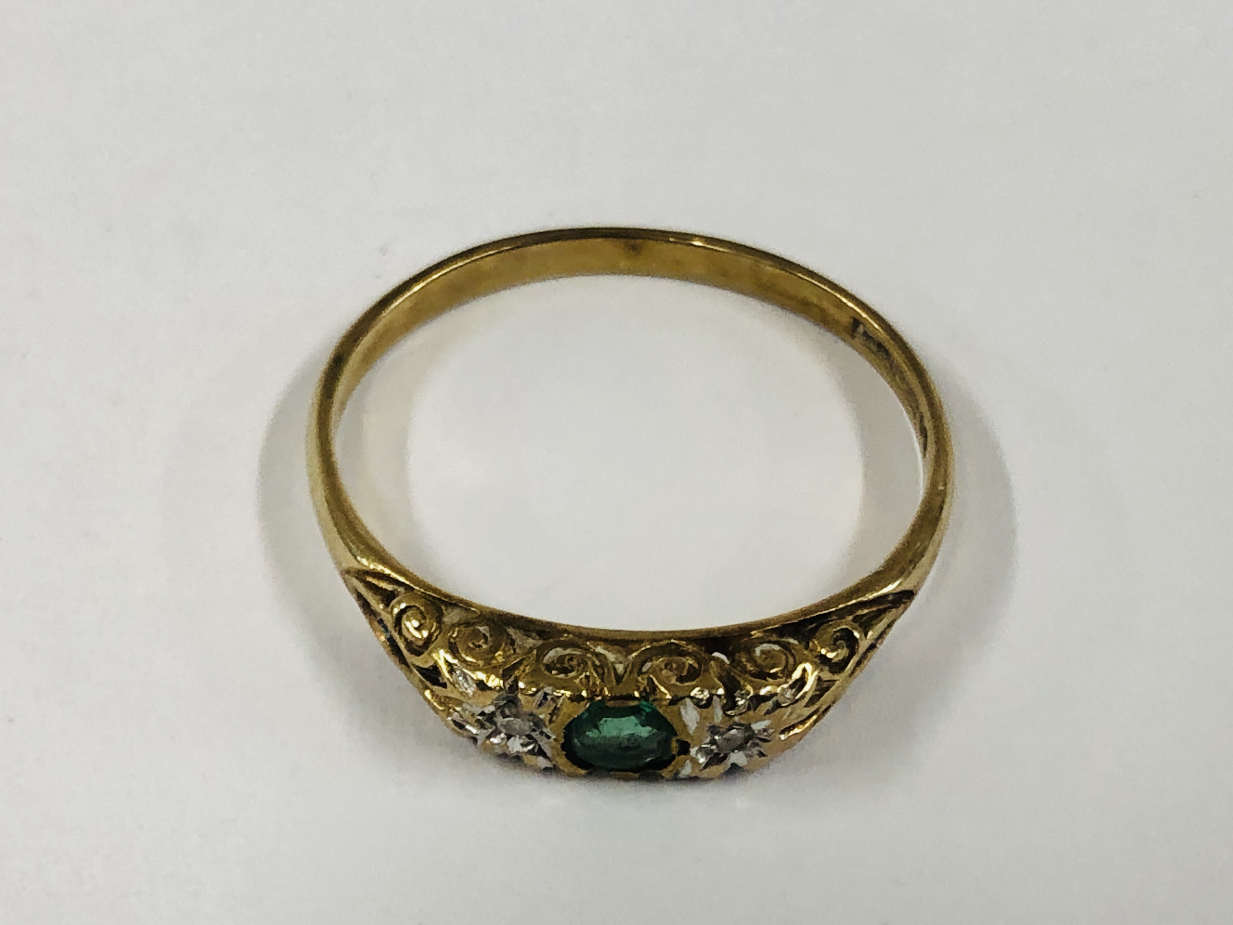 A 9CT GOLD TWO STONE DIAMOND RING SET WITH A CENTRAL GREEN STONE. - Image 2 of 8