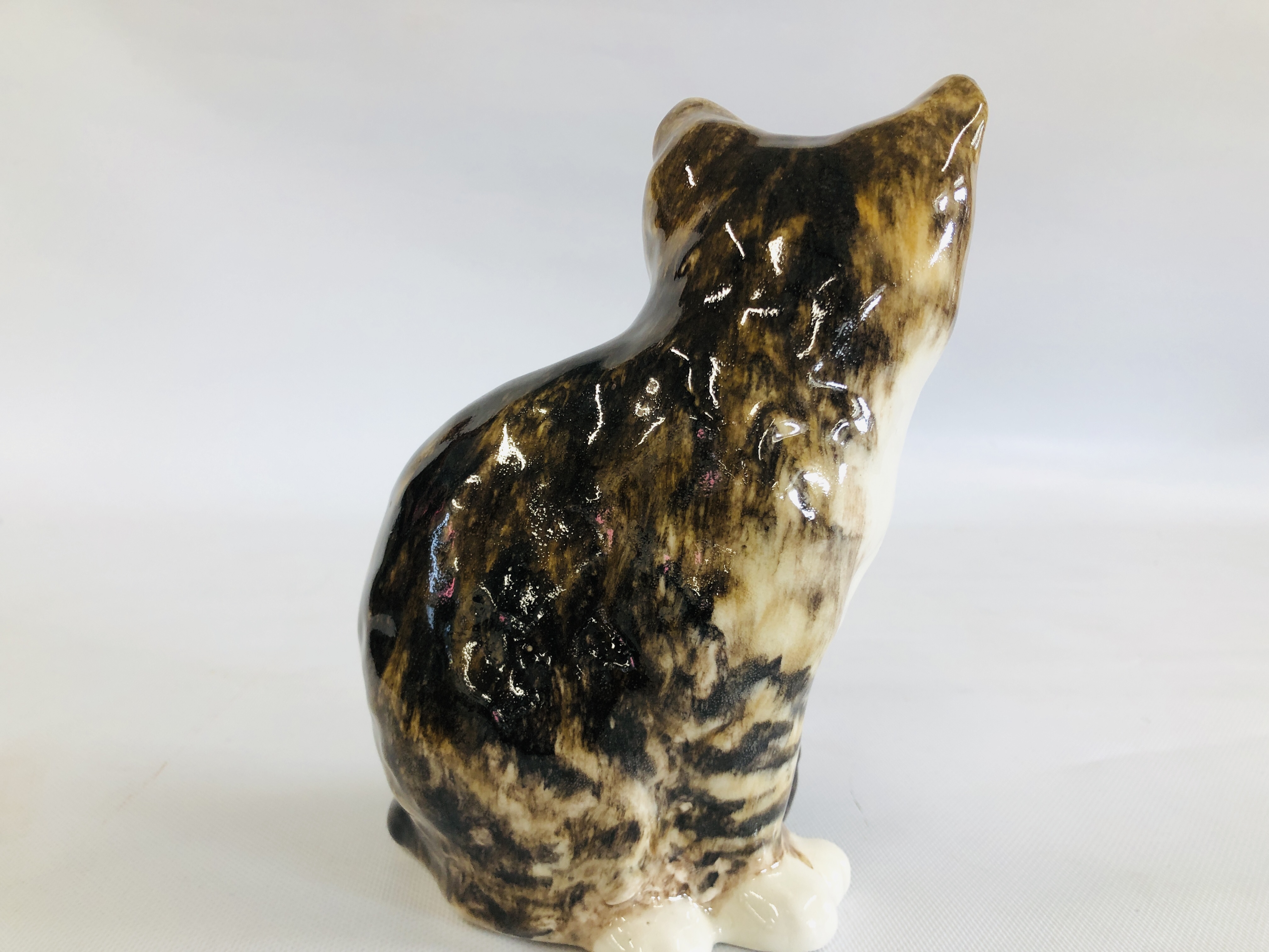 A WINSTANLEY POTTERY EXAMPLE OF A "SEATED" CAT BEARING SIGNATURE TO THE BASE, H 23. - Image 15 of 16