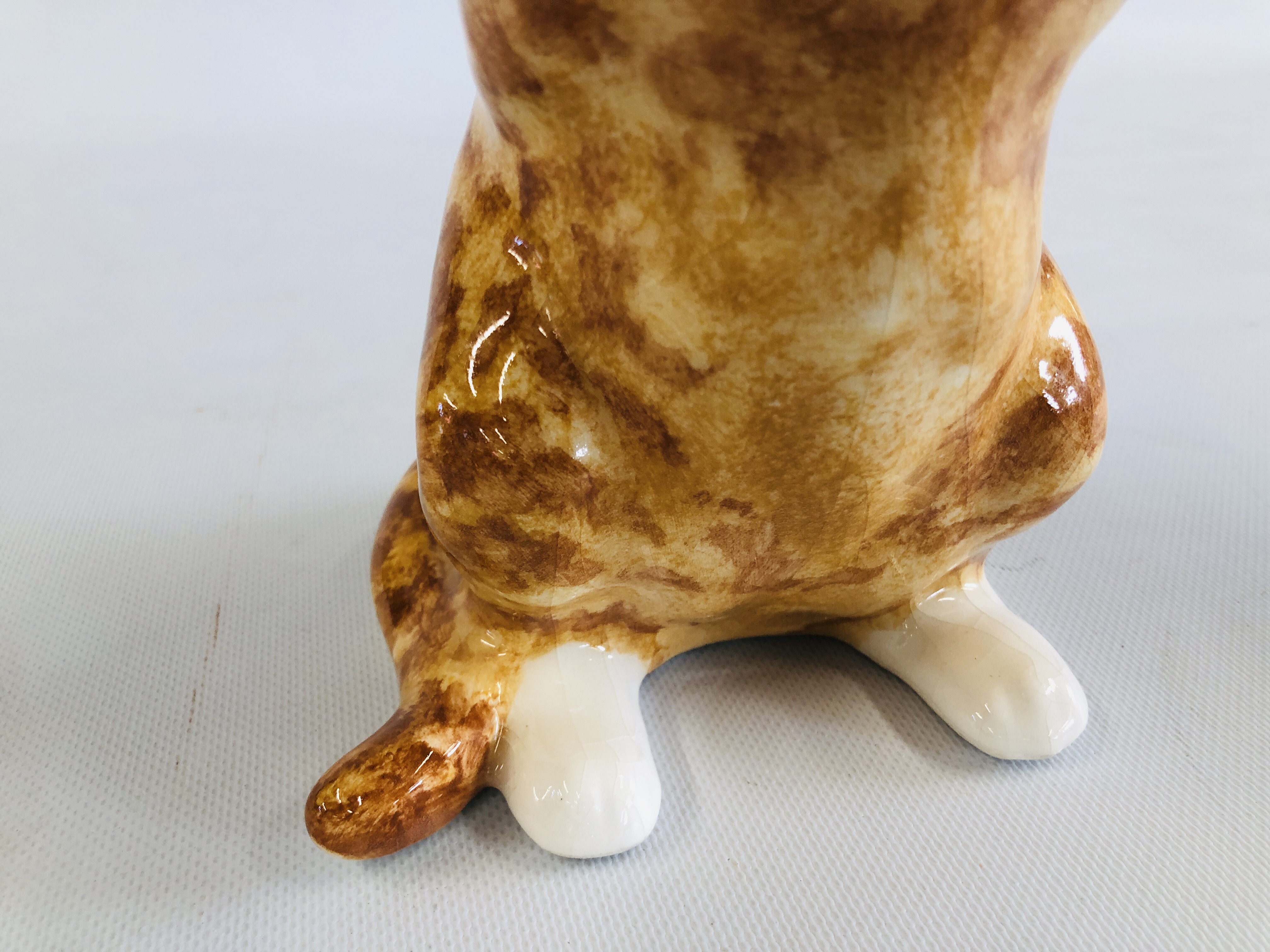 A WINSTANLEY POTTERY EXAMPLE OF A TABBY CAT "STANDING ON HIND LEGS" BEARING SIGNATURE TO THE BASE, - Image 9 of 13