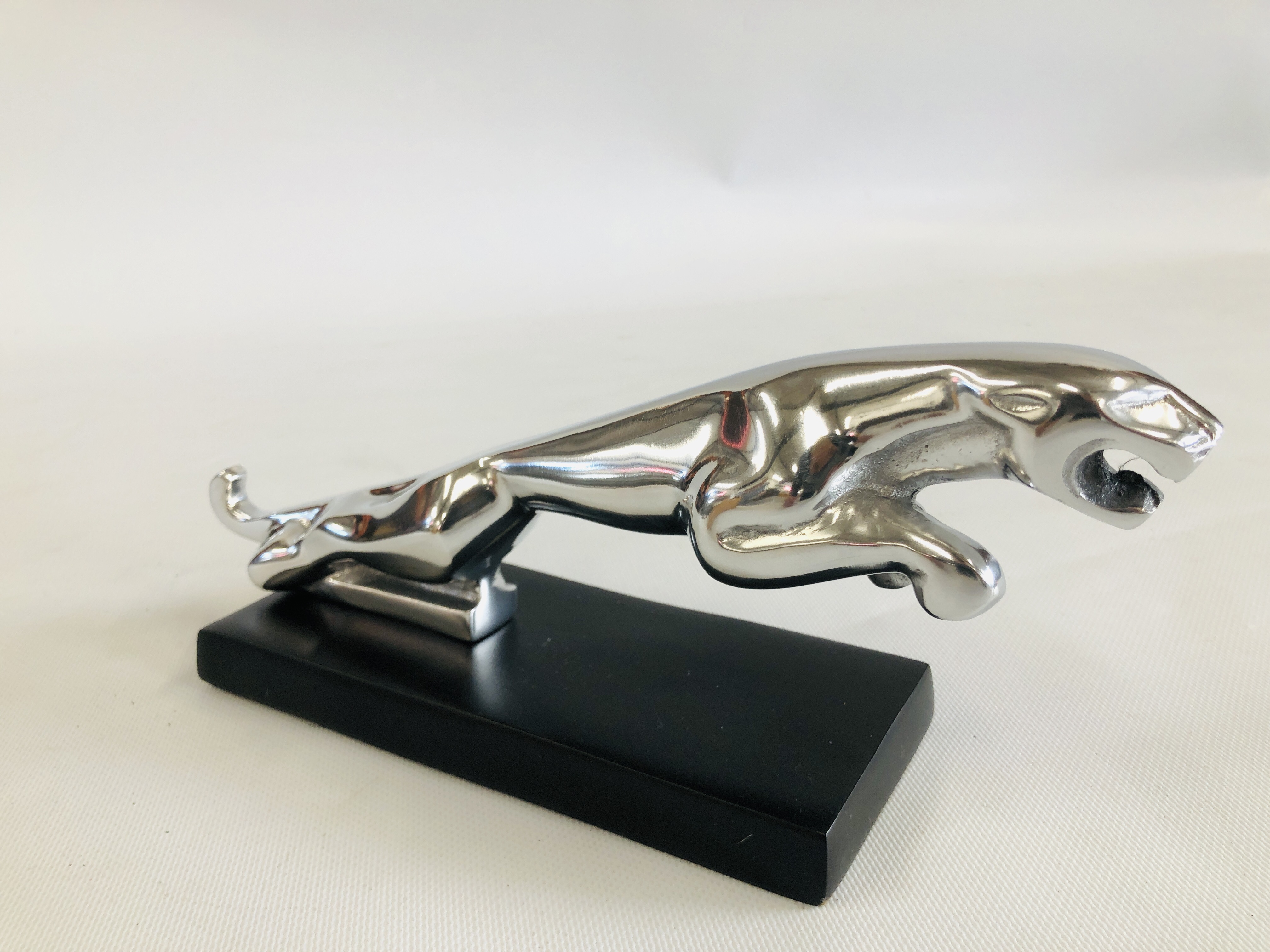 (R) POLISHED ALUMINIUM JAGUAR - Image 3 of 3