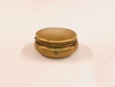 A VINTAGE CIRCULAR GILT FINISH PATCH POT DIAMETER 3.5CM.