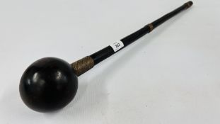 A VICTORIAN ZULU KNOBKERRIE WAR CLUB WITH COPPER WIRE DETAIL, OVERALL LENGTH 75CM.