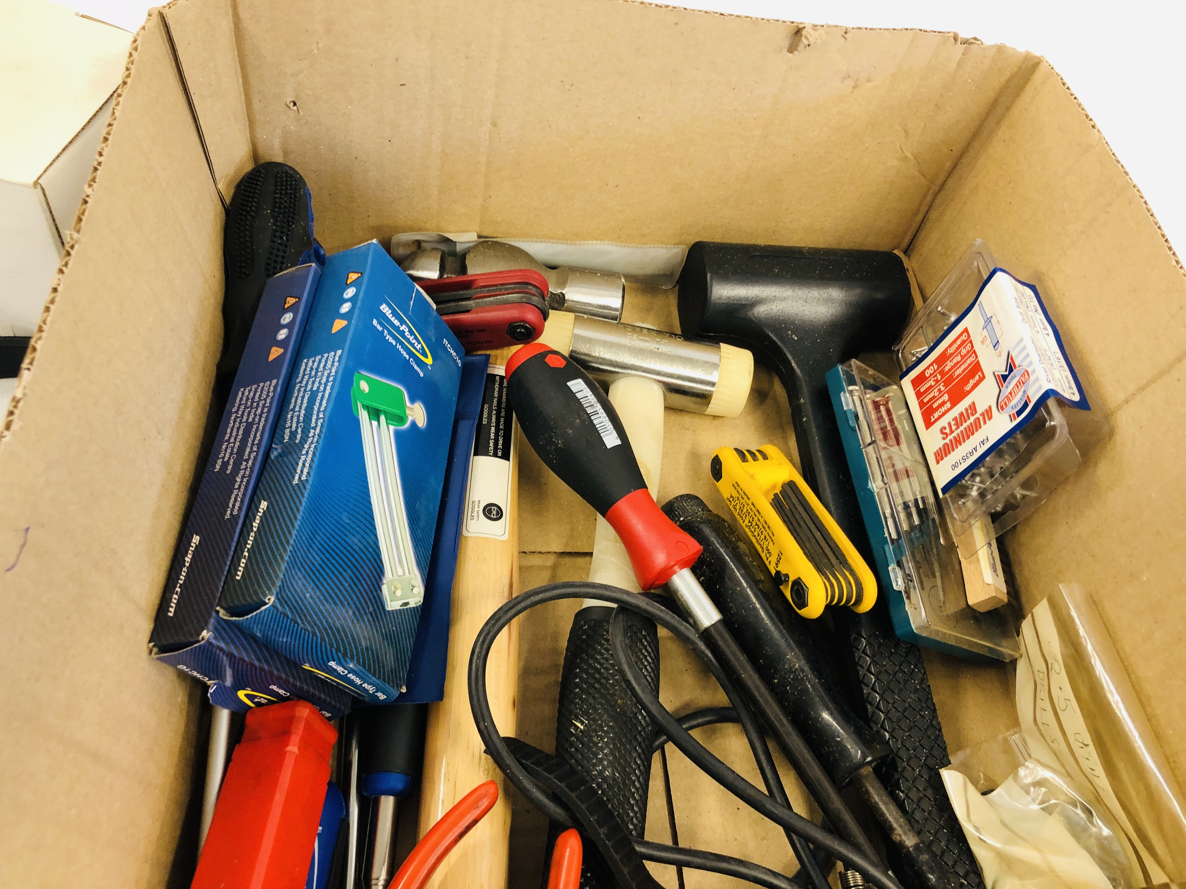 BOX CONTAINING GOOD QUALITY MECHANICS HAND TOOLS TO INCLUDE PLIERS, HAMMER, RIVET GUN, RIVETS, - Image 4 of 6