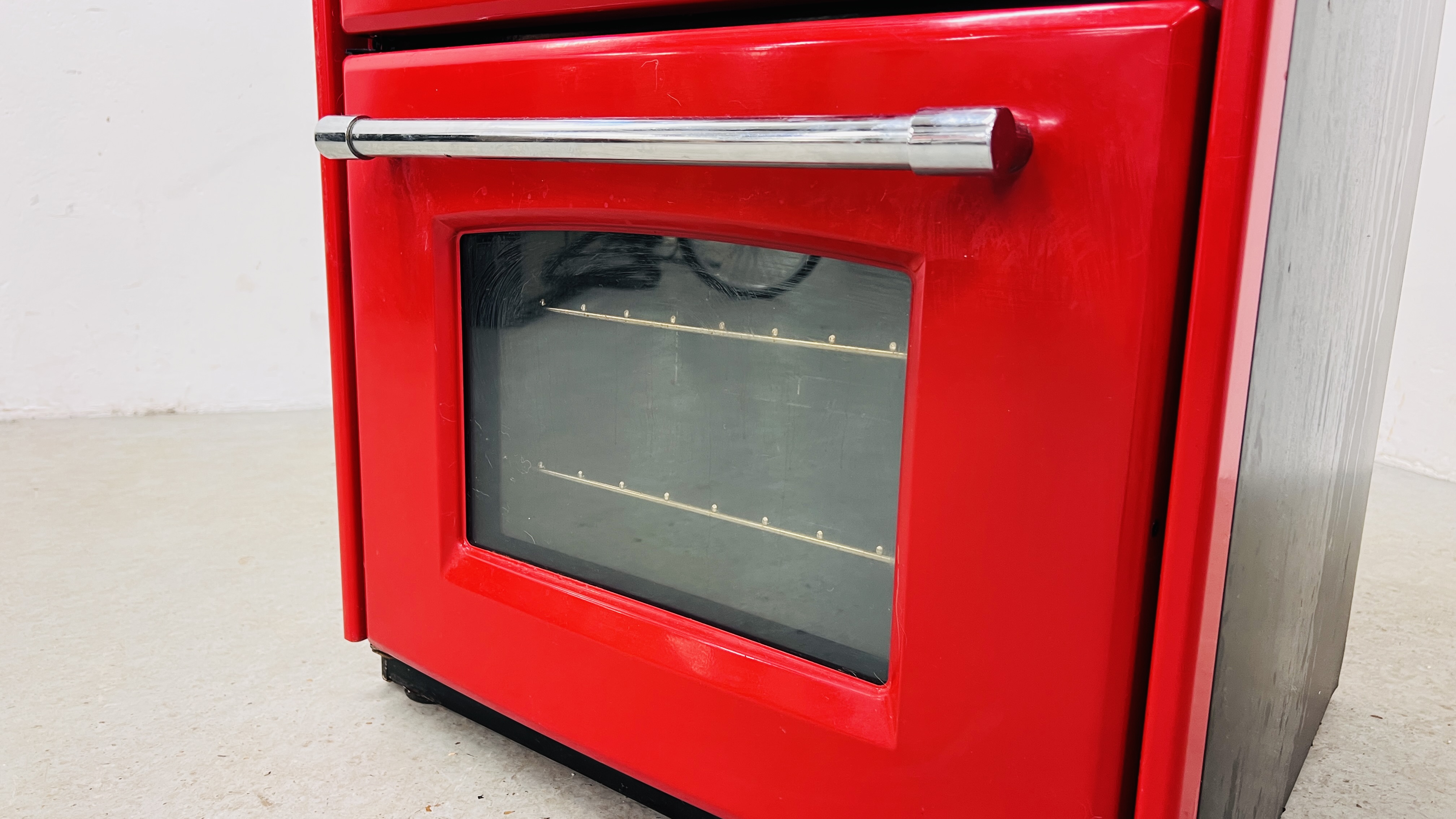 A BELLING "FARMHOUSE" MAINS GAS HOB, ELECTRIC SLOT IN COOKER FINISHED IN "HOT JALAPENO" RED, - Image 8 of 11