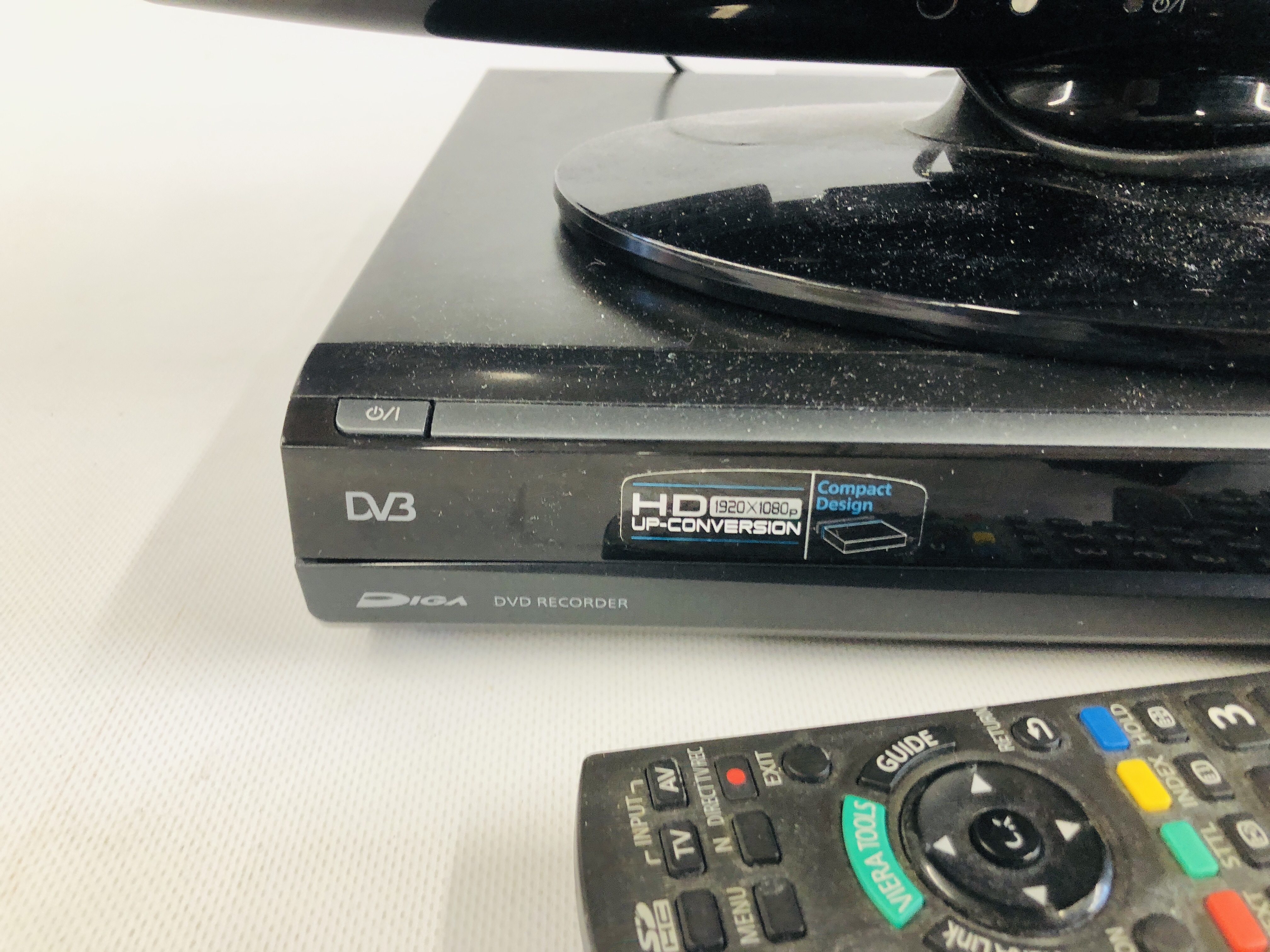 PANASONIC 19 INCH TV MODEL TX-L19X10B WITH REMOTE CONTROL & PANASONIC DVD RECORDER DMR-EX769. - Image 2 of 4