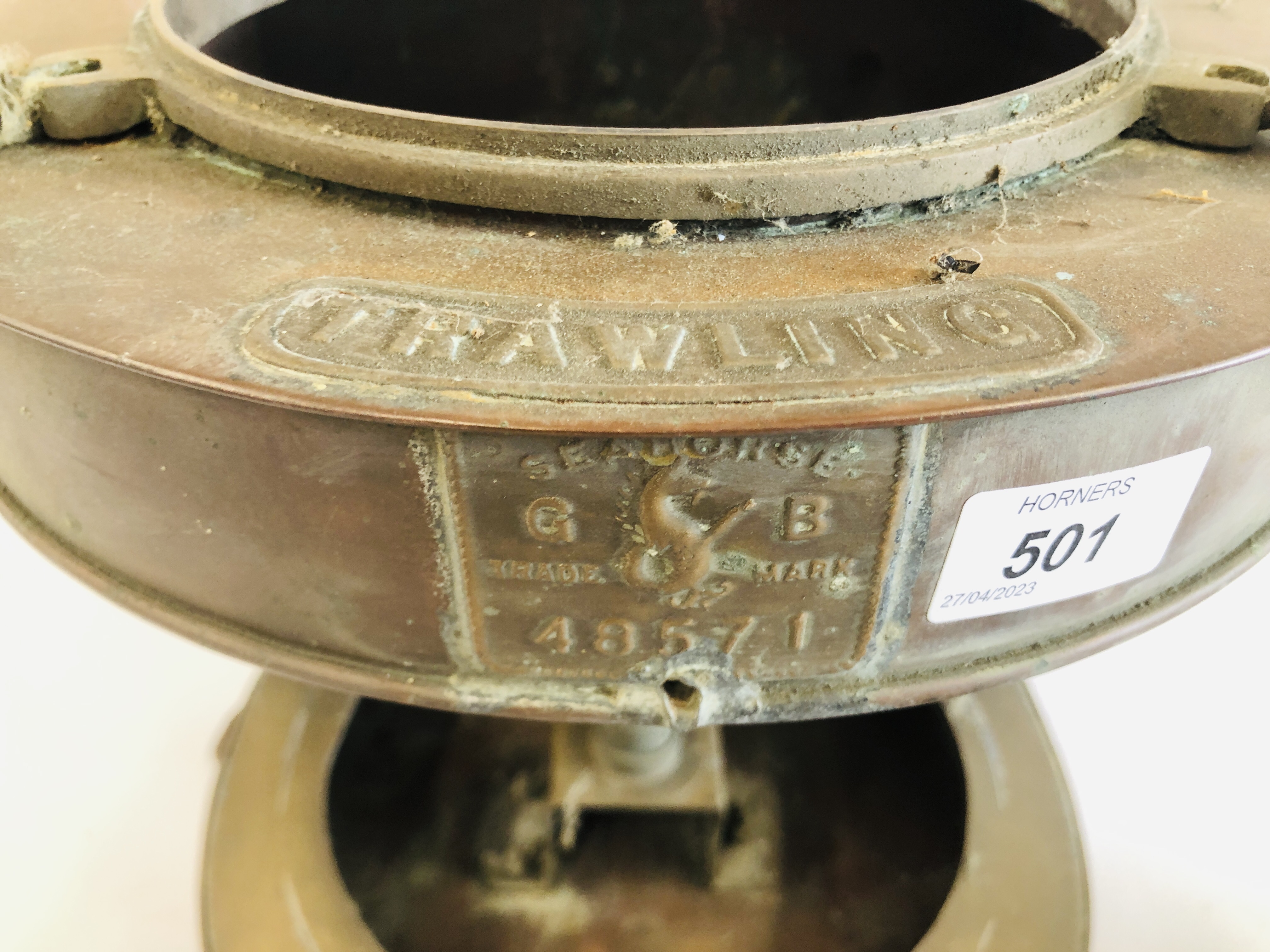 A COPPER TRAWLING LAMP LABELLED "SEAHORSE GB 48571" A/F ALONG WITH A VINTAGE COPPER WARMER. - Image 3 of 6
