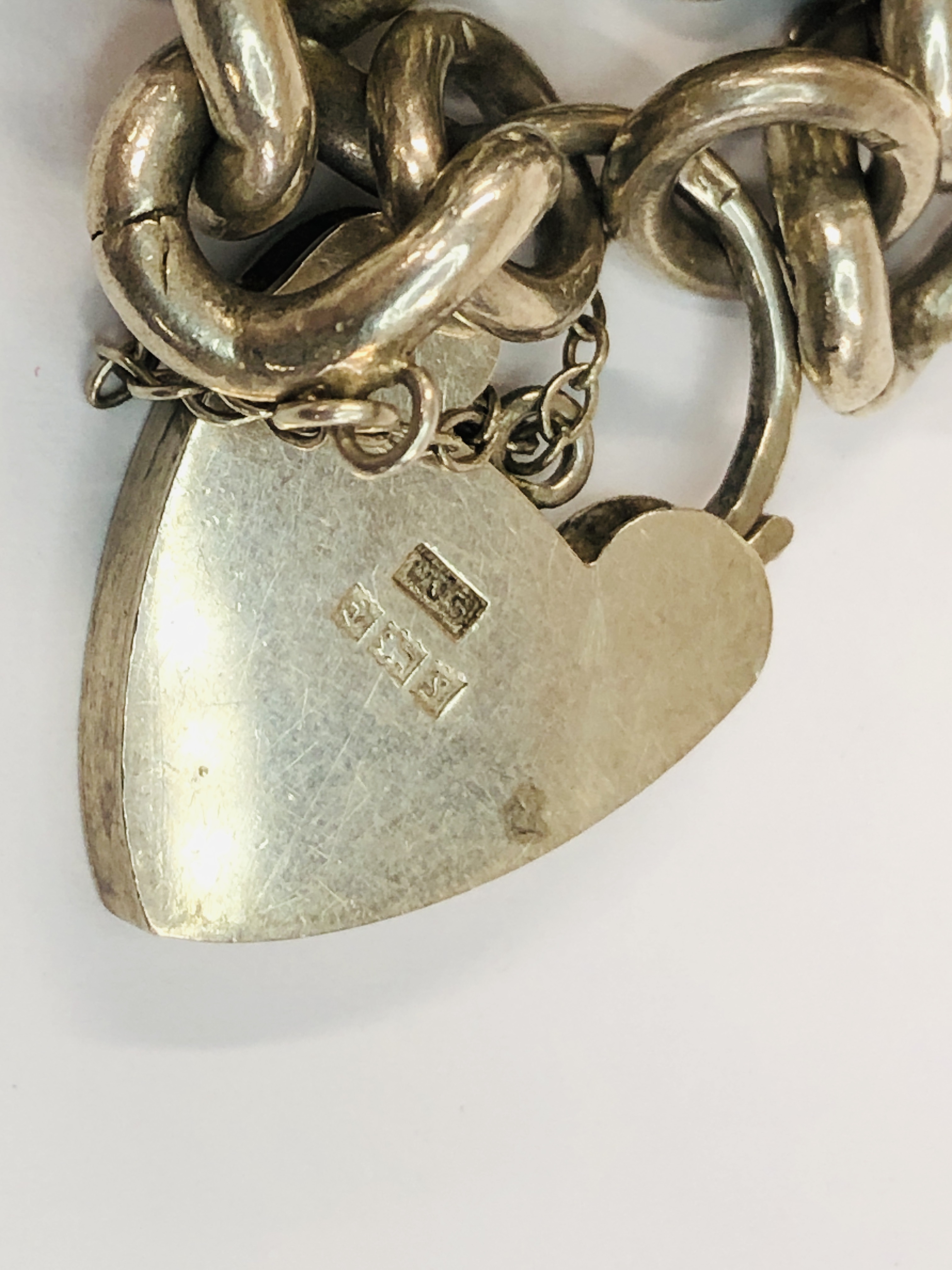 VINTAGE .925 SILVER CHARM GATE BRACELET WITH 3 CHARMS ATTACHED. - Image 4 of 5