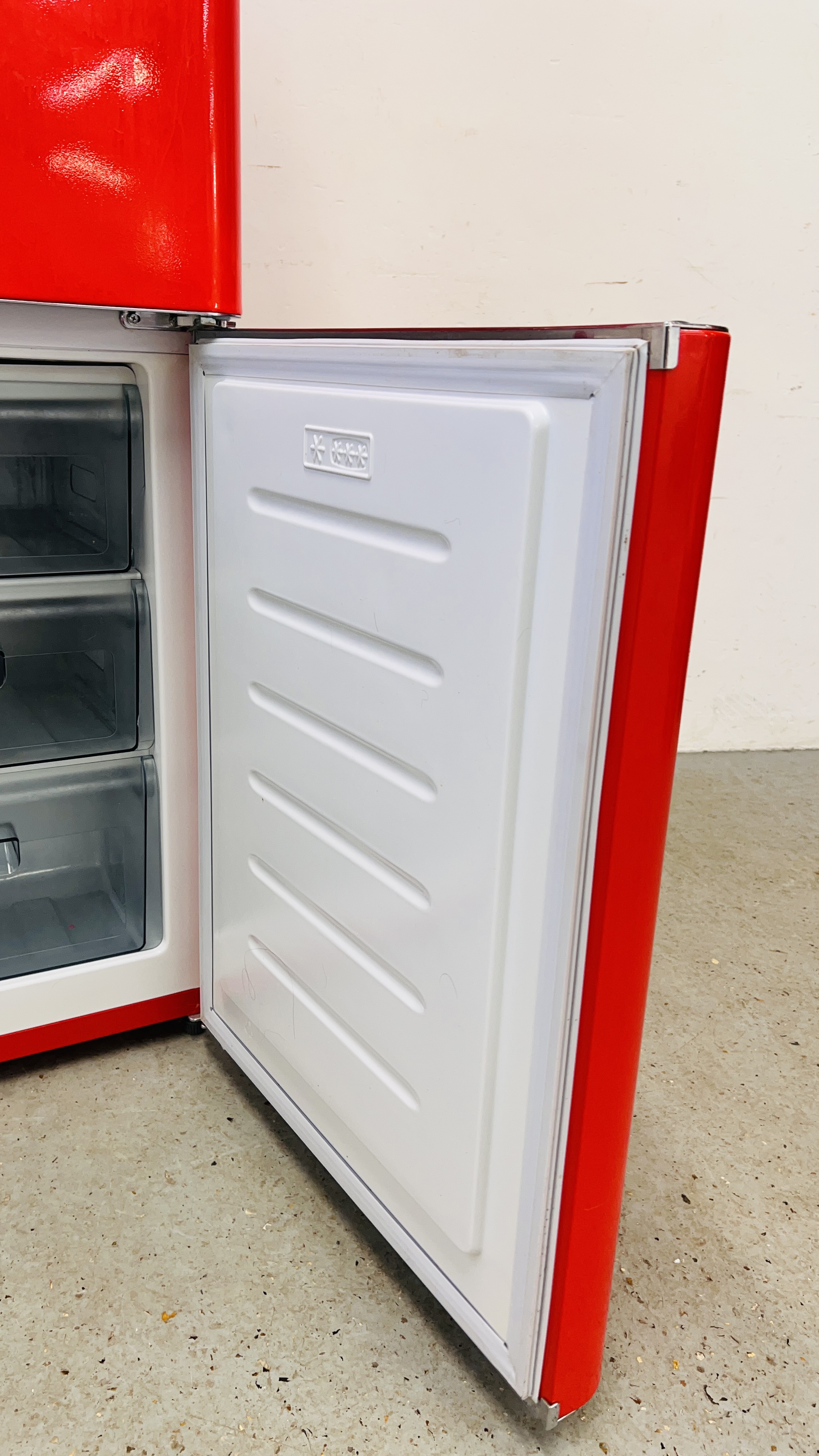 A SWAN RETRO STYLE RED FINISH FRIDGE FREEZER - SOLD AS SEEN. - Image 13 of 13
