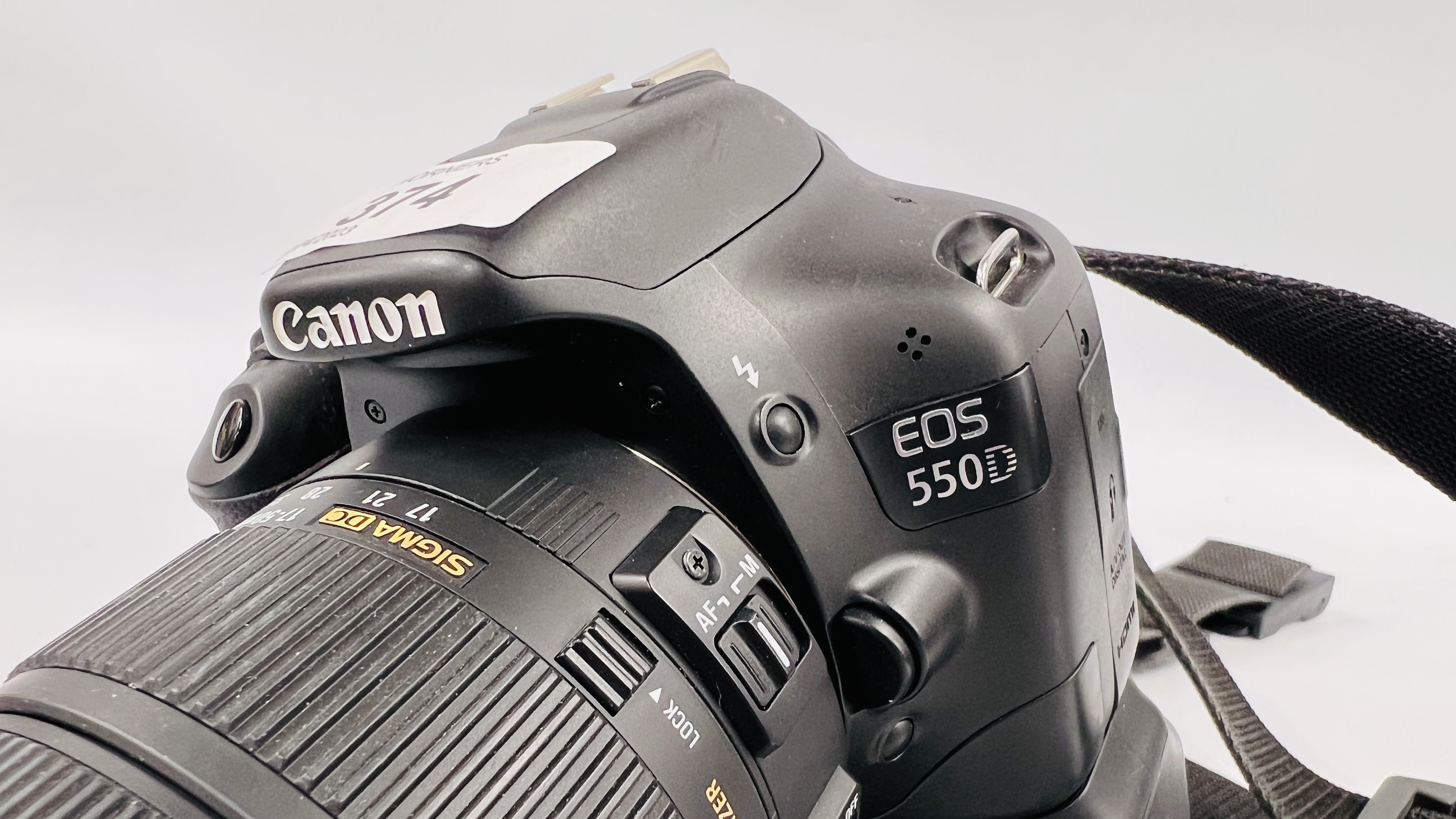 A CANON EOS 550D DSLR CAMERA BODY FITTED WITH ADDITIONAL BATTERY GRIP, - Bild 3 aus 12