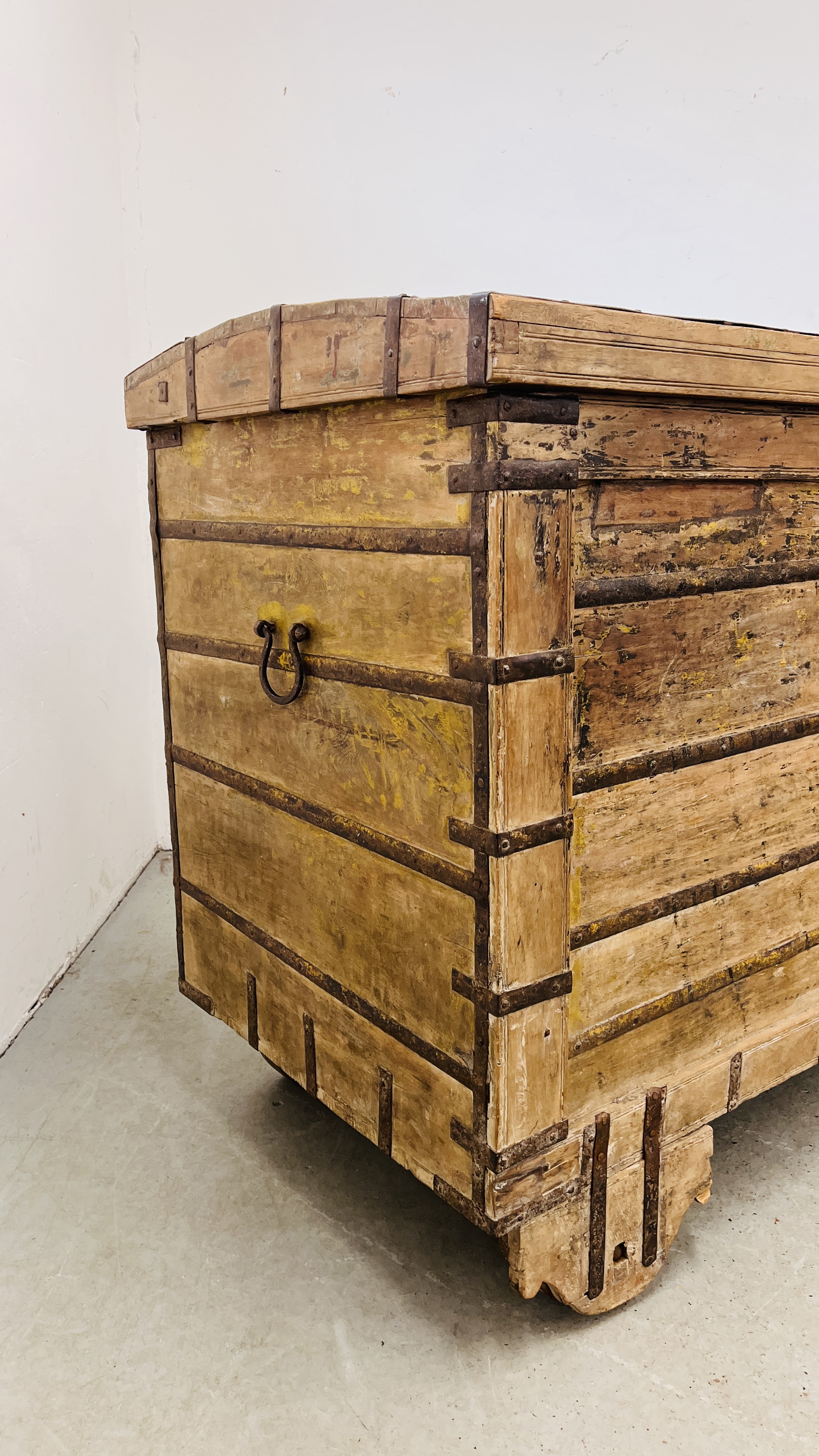 AN EXTREMELY LARGE RAJASTHANI 19th CENTURY DOWRY CHEST - 158CM W X 81CM D X 123CM H. - Image 4 of 30