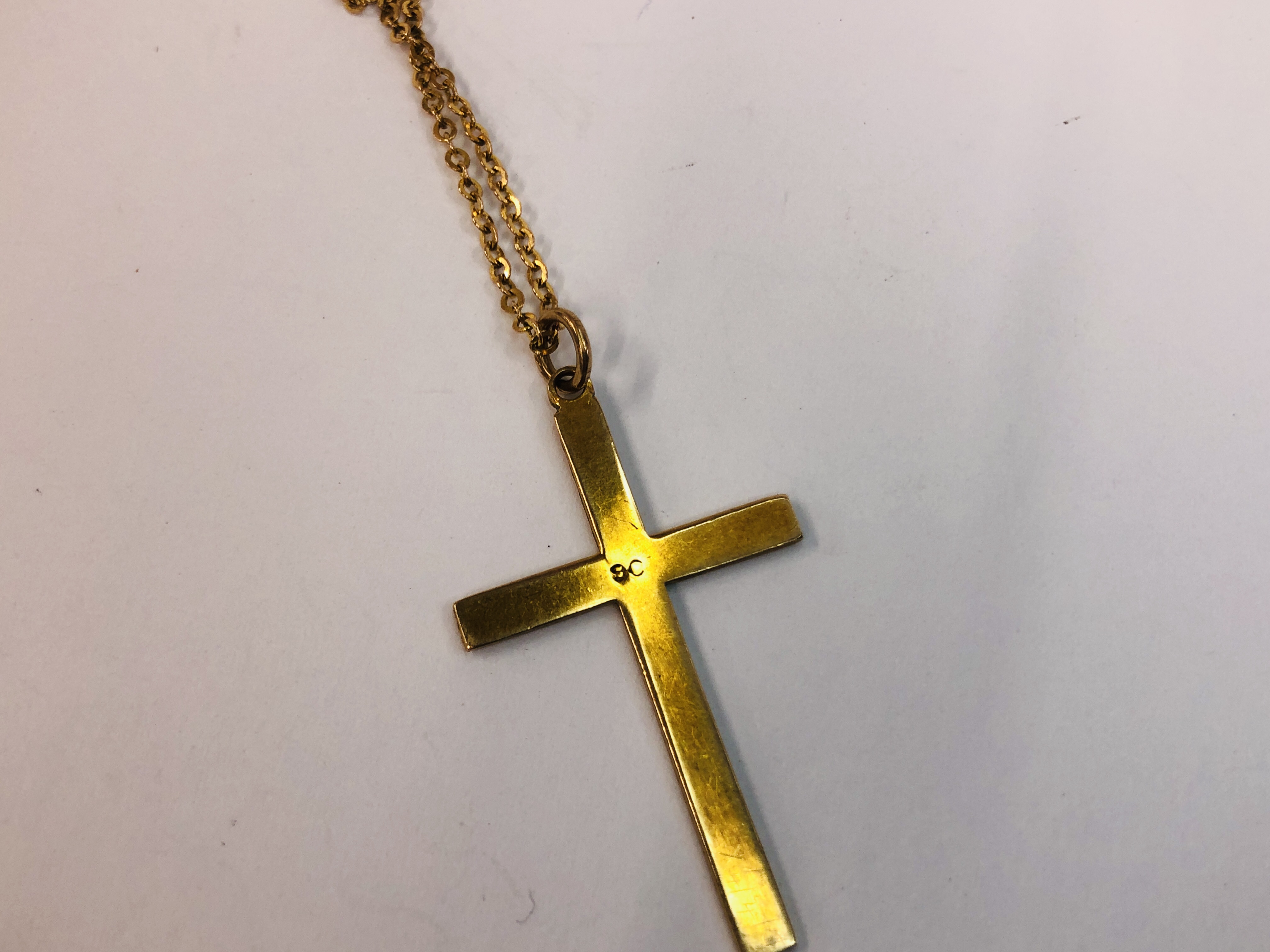 A VINTAGE CROSS & CHAIN MARKED 9CT ALONG WITH A FURTHER 9CT GOLD CROSS. - Image 8 of 10