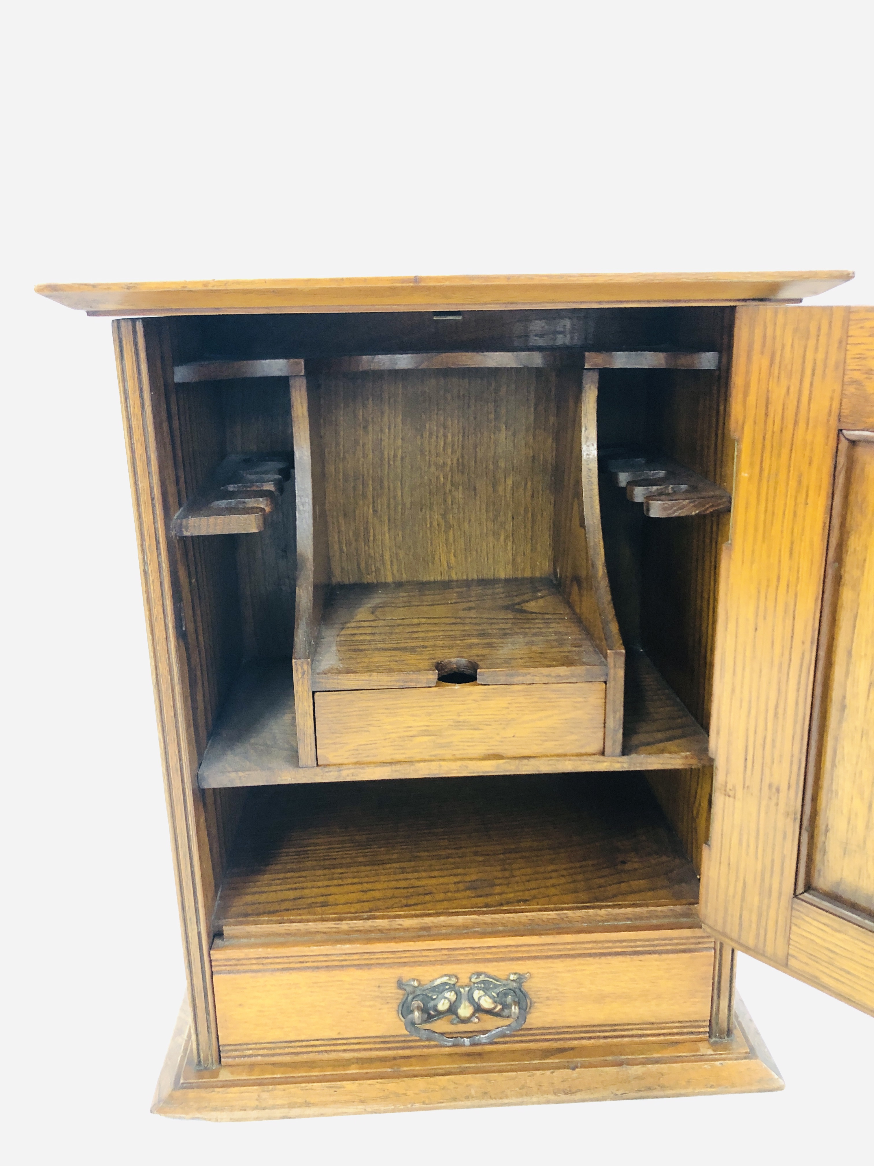 AN ART NOUVEAU OAK SMOKERS' CABINET W 32CM X D 19.5CM X H 40CM. - Image 4 of 9