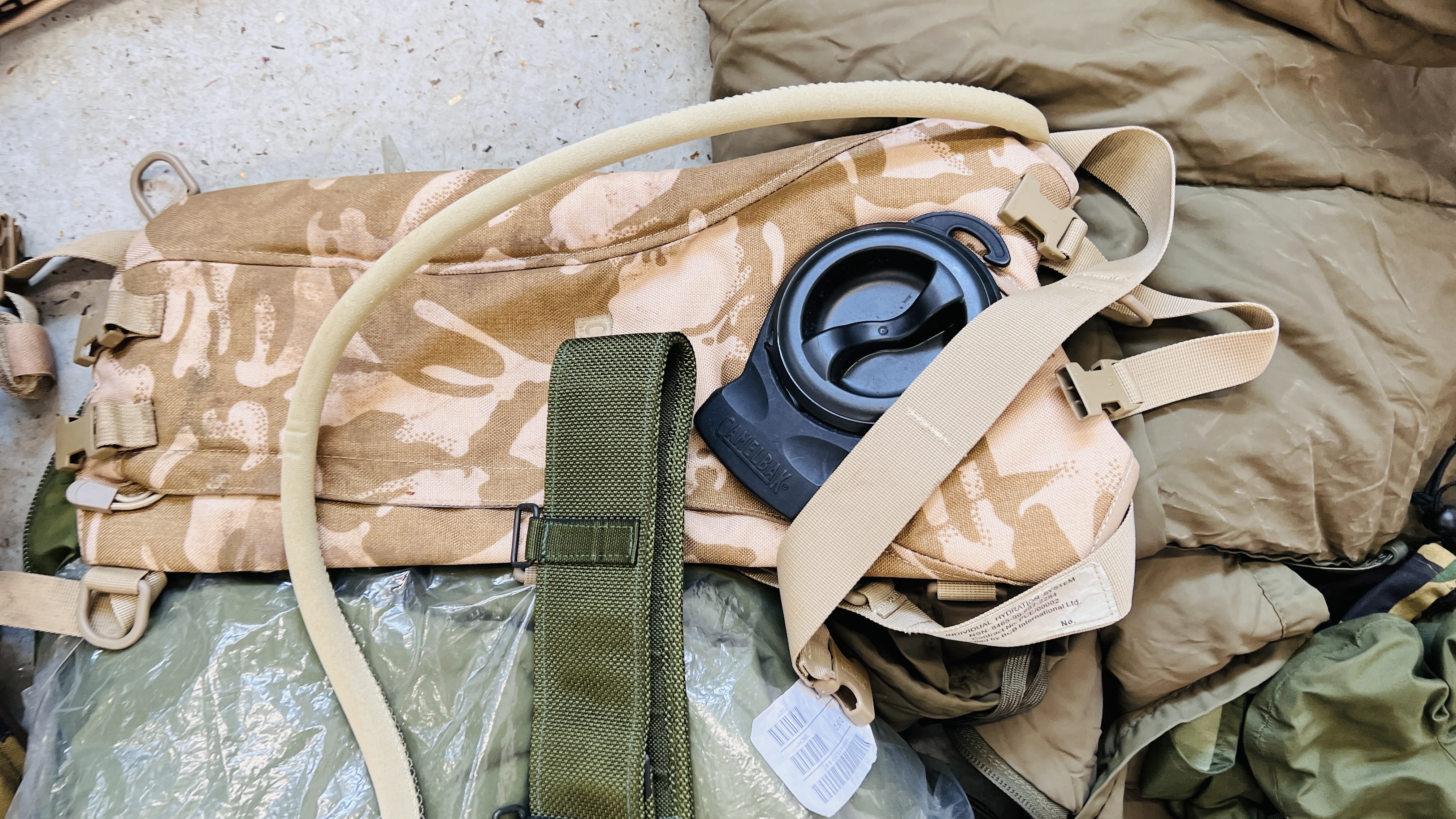 7 X KIT BAGS CONTAINING AN EXTENSIVE GROUP OF TACTICAL ARMY CLOTHING, BACK PACKS, - Image 18 of 24