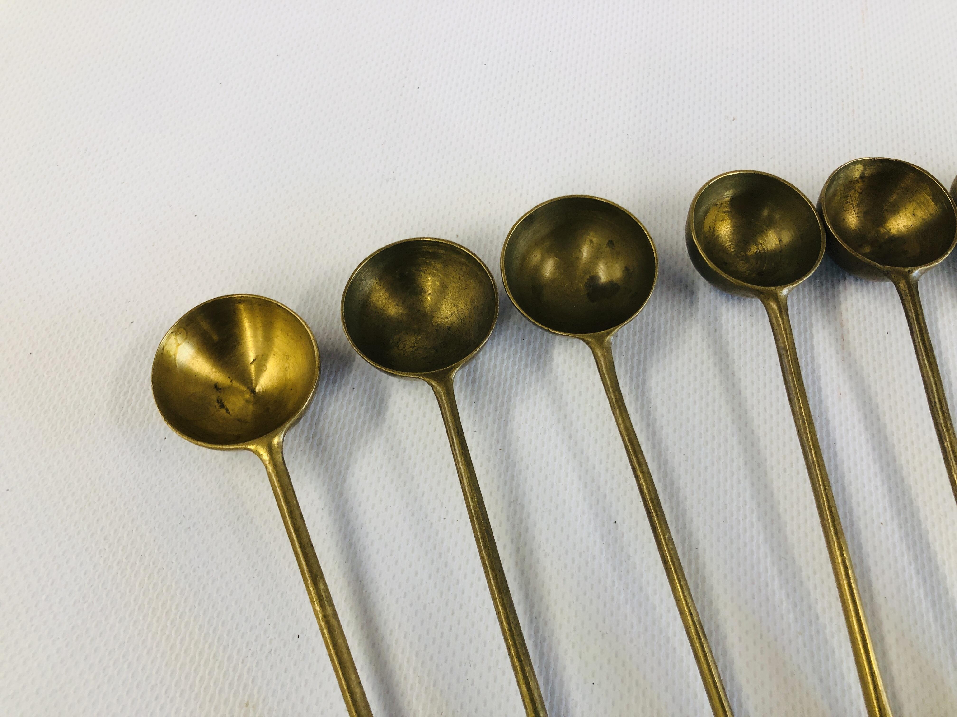 A COLLECTION OF 19 VINTAGE BRASS SEED MEASURES ALL IMPRESSED WITH "BLAKE & MACKENZIE LTD LIVERPOOL" - Image 3 of 10