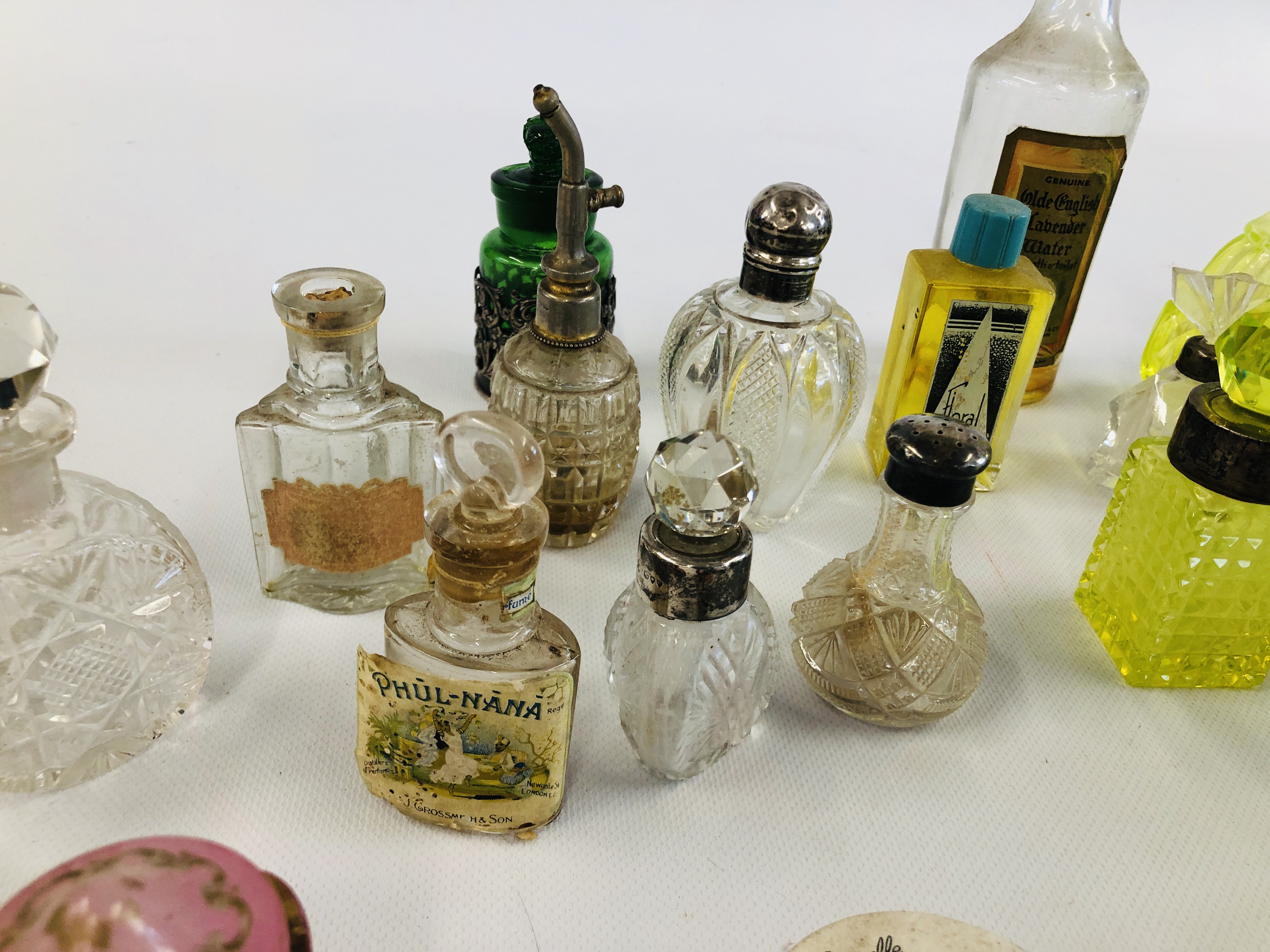 COLLECTION OF VINTAGE PERFUME BOTTLES INCLUDING SILVER TOPPED. - Image 6 of 7