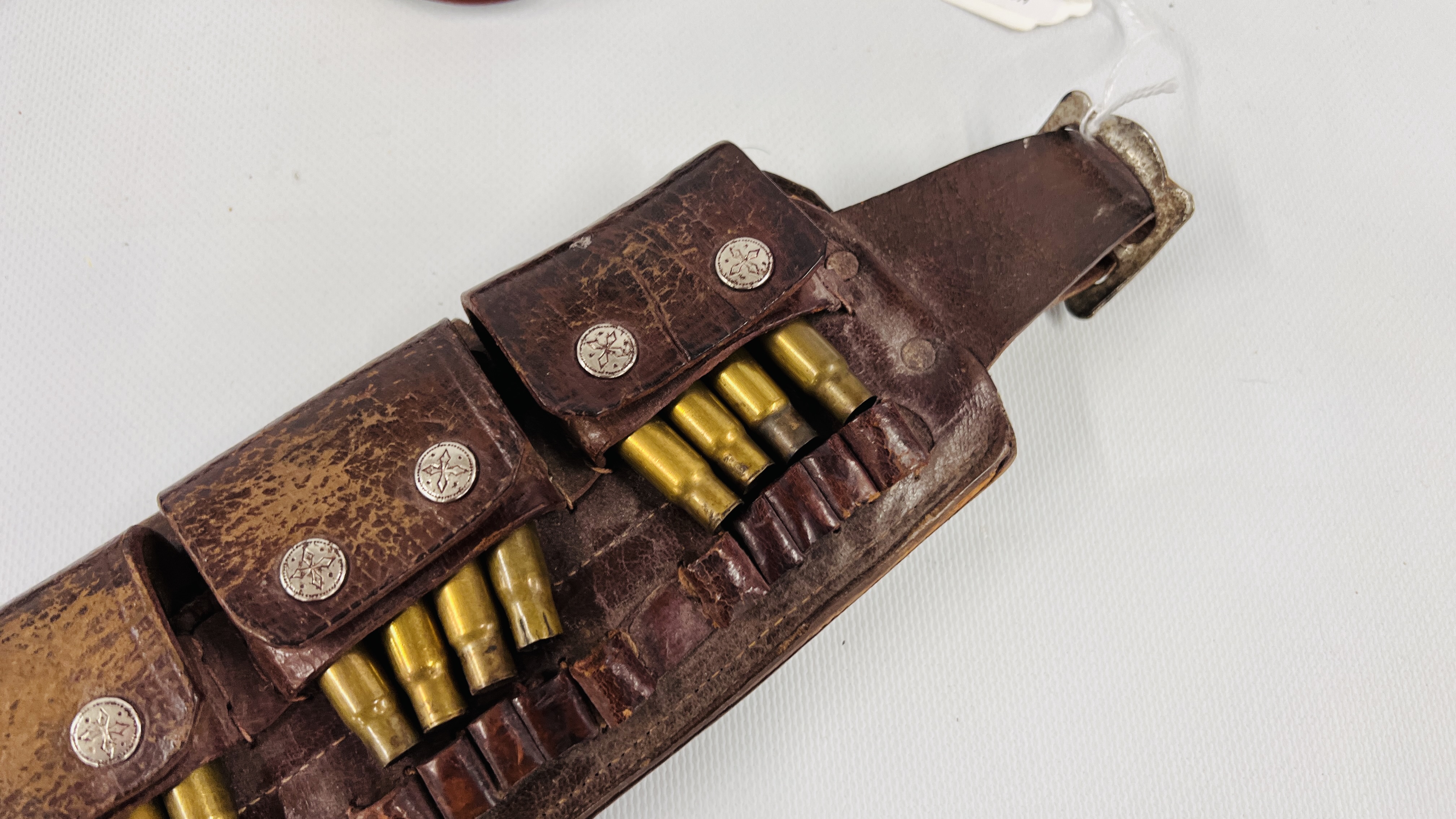 1st WORLD WAR OTTOMAN / TURKISH ARMY LEATHER BANDOLIER AMMUNITION BELT WITH FOURTEEN POUCHES EACH - Image 4 of 7