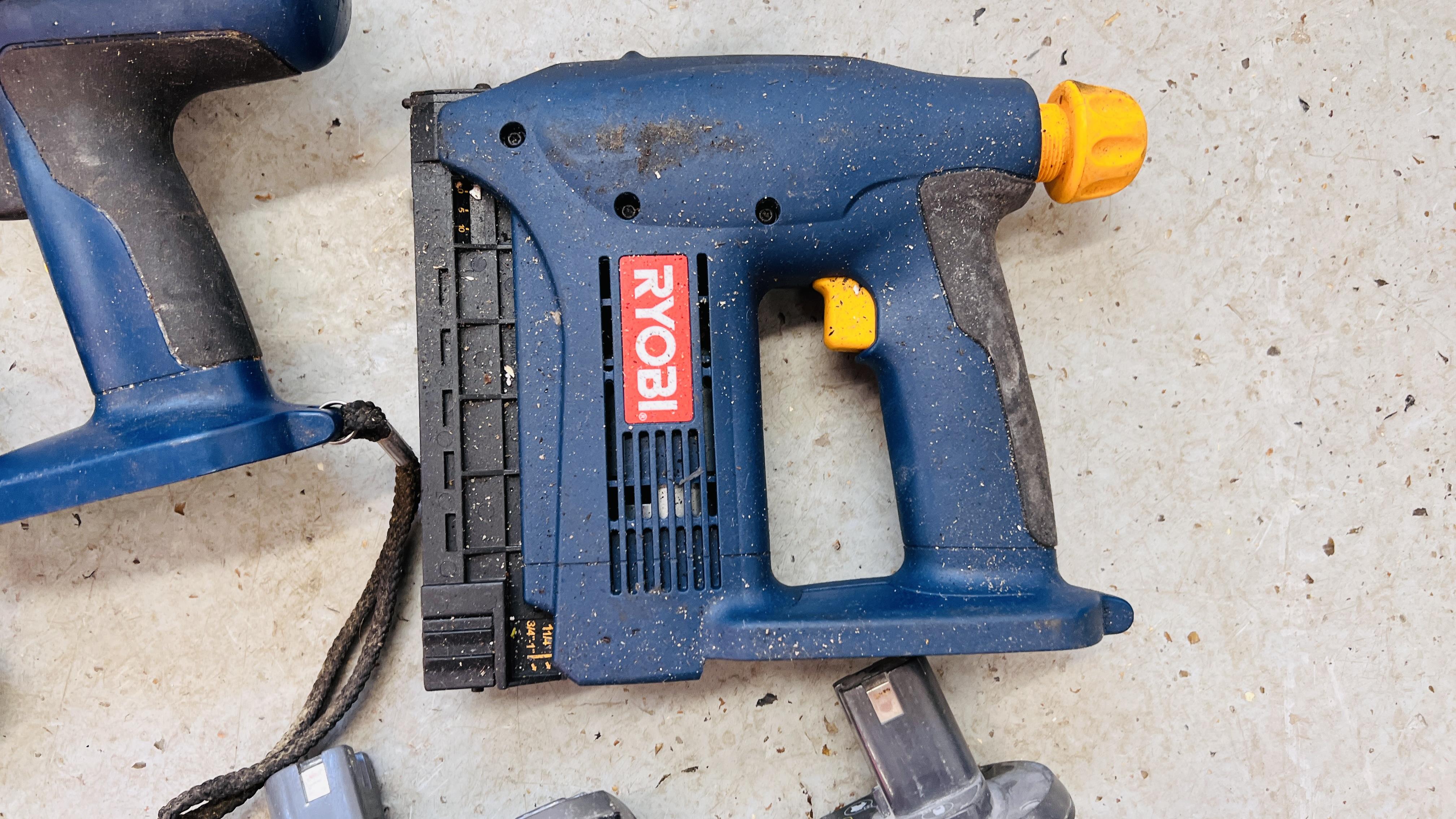 A BOX CONTAINING RYOBI POWER TOOLS TO INCLUDE CORDLESS SILICONE GUN, CORDLESS STAPLER , - Image 5 of 9