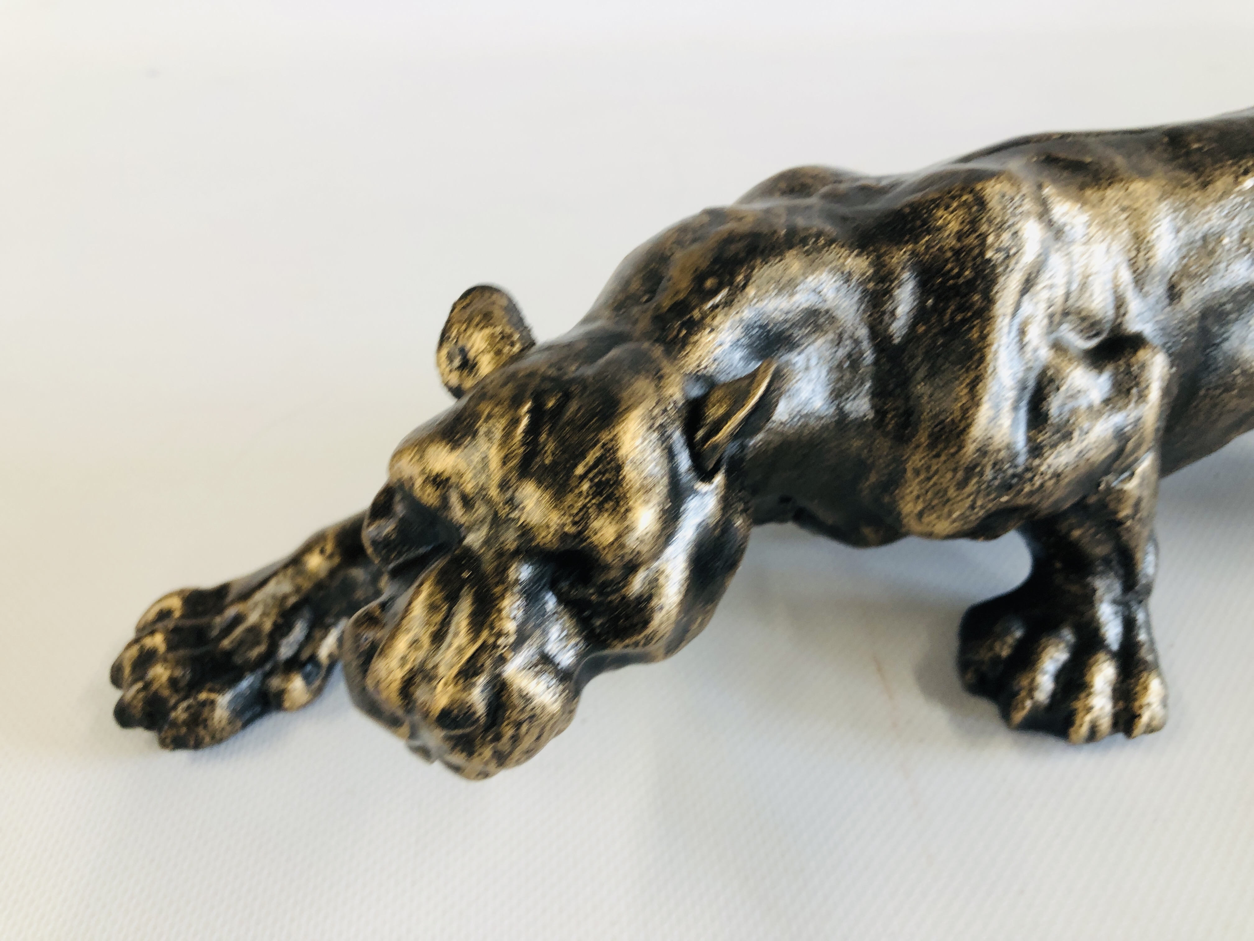 (R) CAST LION FIGURE - Image 2 of 4