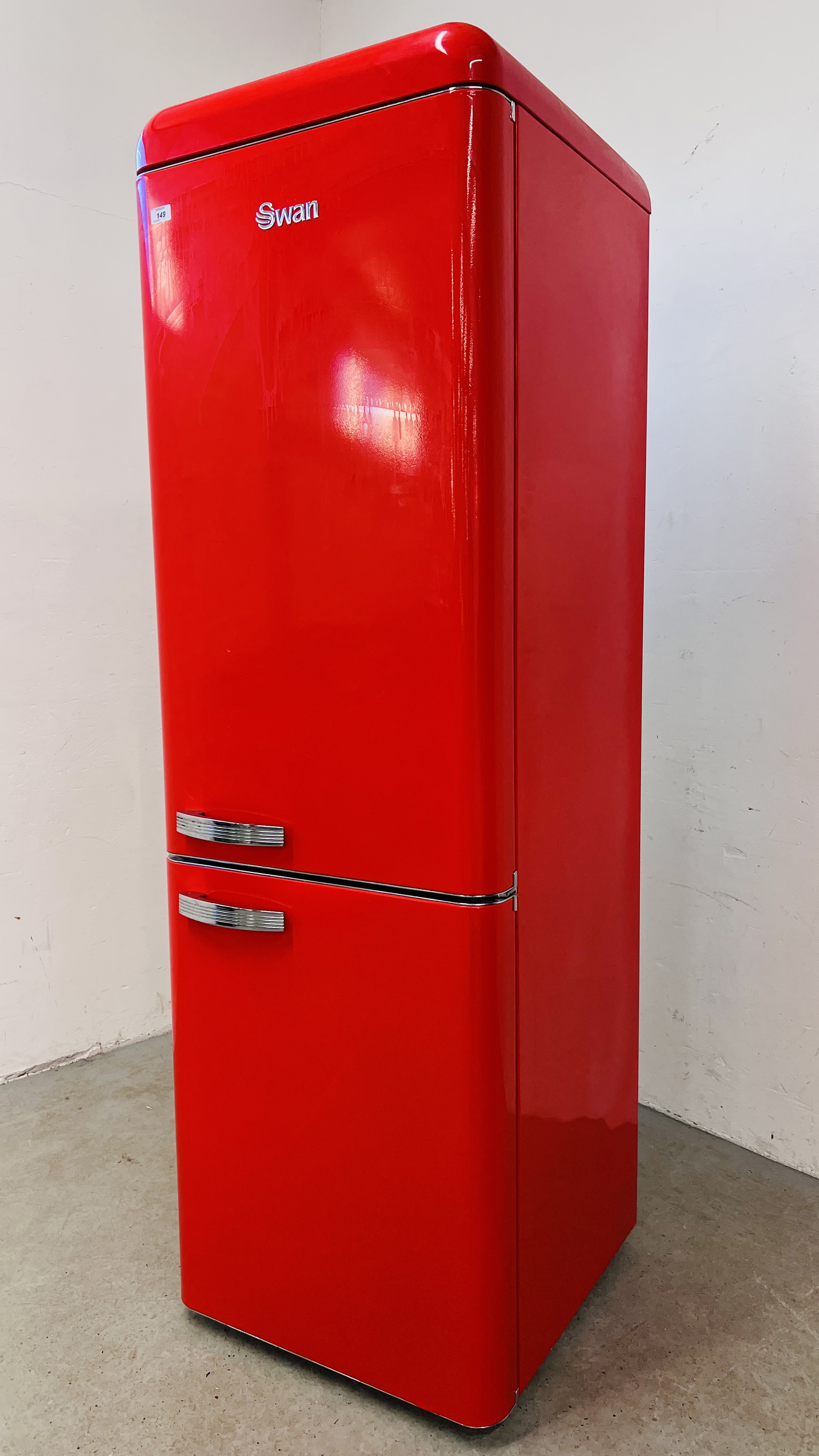 A SWAN RETRO STYLE RED FINISH FRIDGE FREEZER - SOLD AS SEEN. - Image 2 of 13