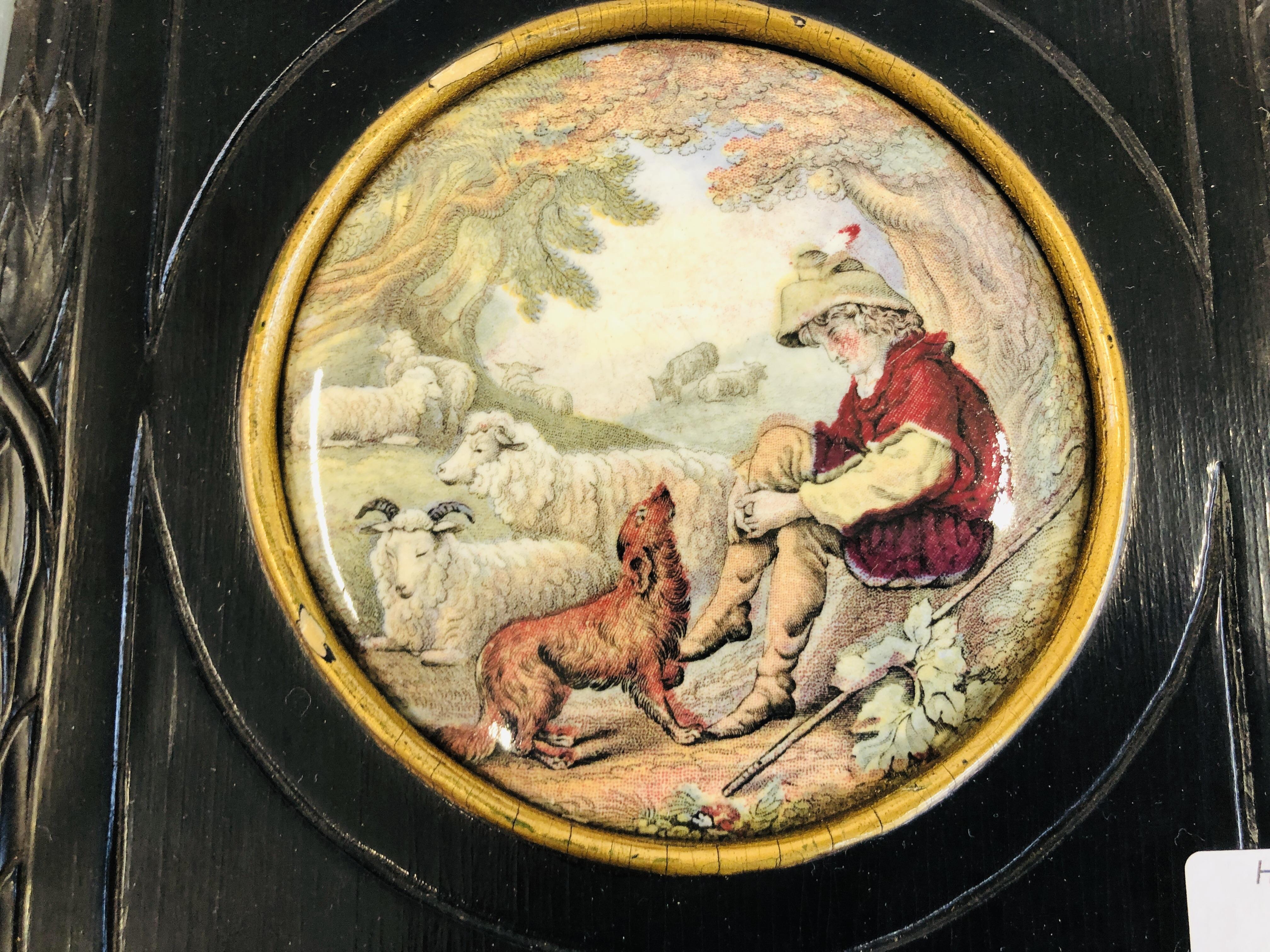 A VINTAGE FRAMED POT LID DEPICTING FARMING SCENE ALONG WITH A HORSESHOE CRIBBAGE BOX AND CONTENTS - Image 3 of 6