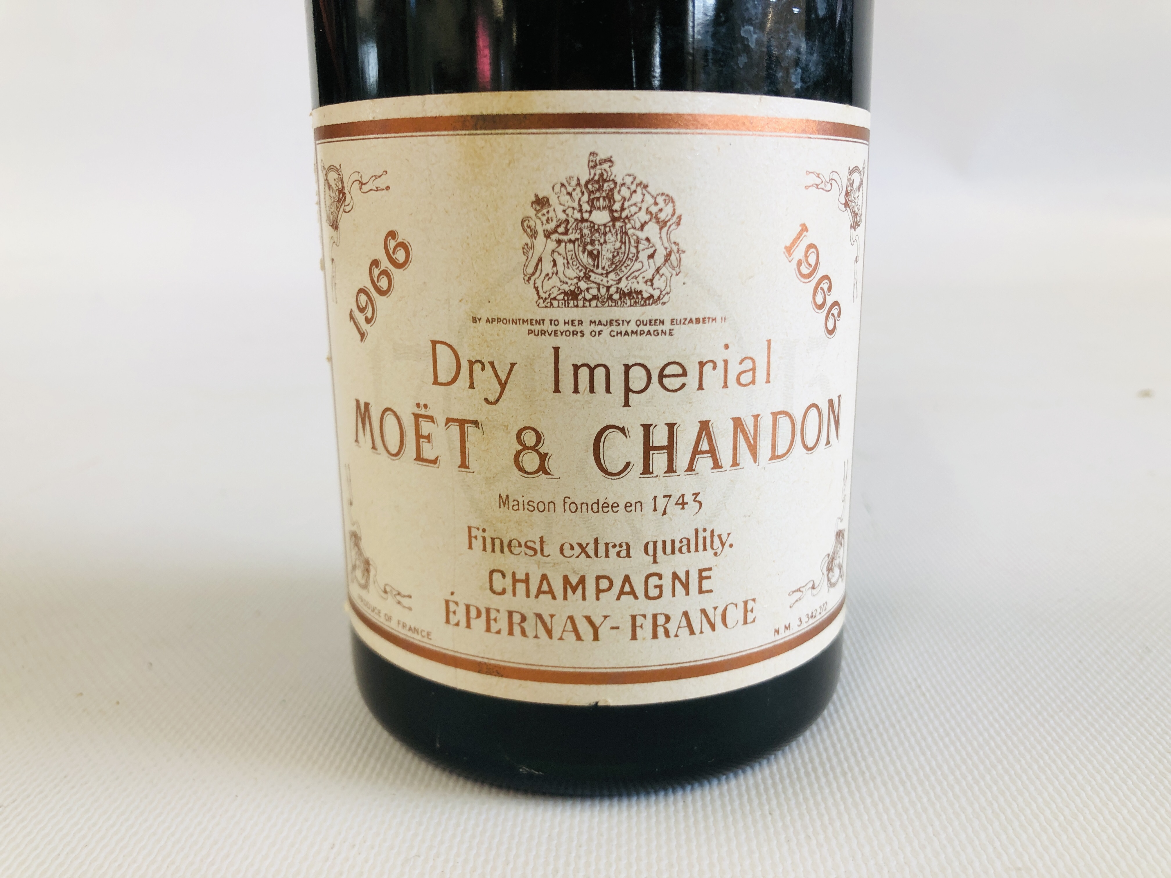 BOTTLE MOET & CHANDON 1966 CHAMPAGNE. - Image 2 of 2