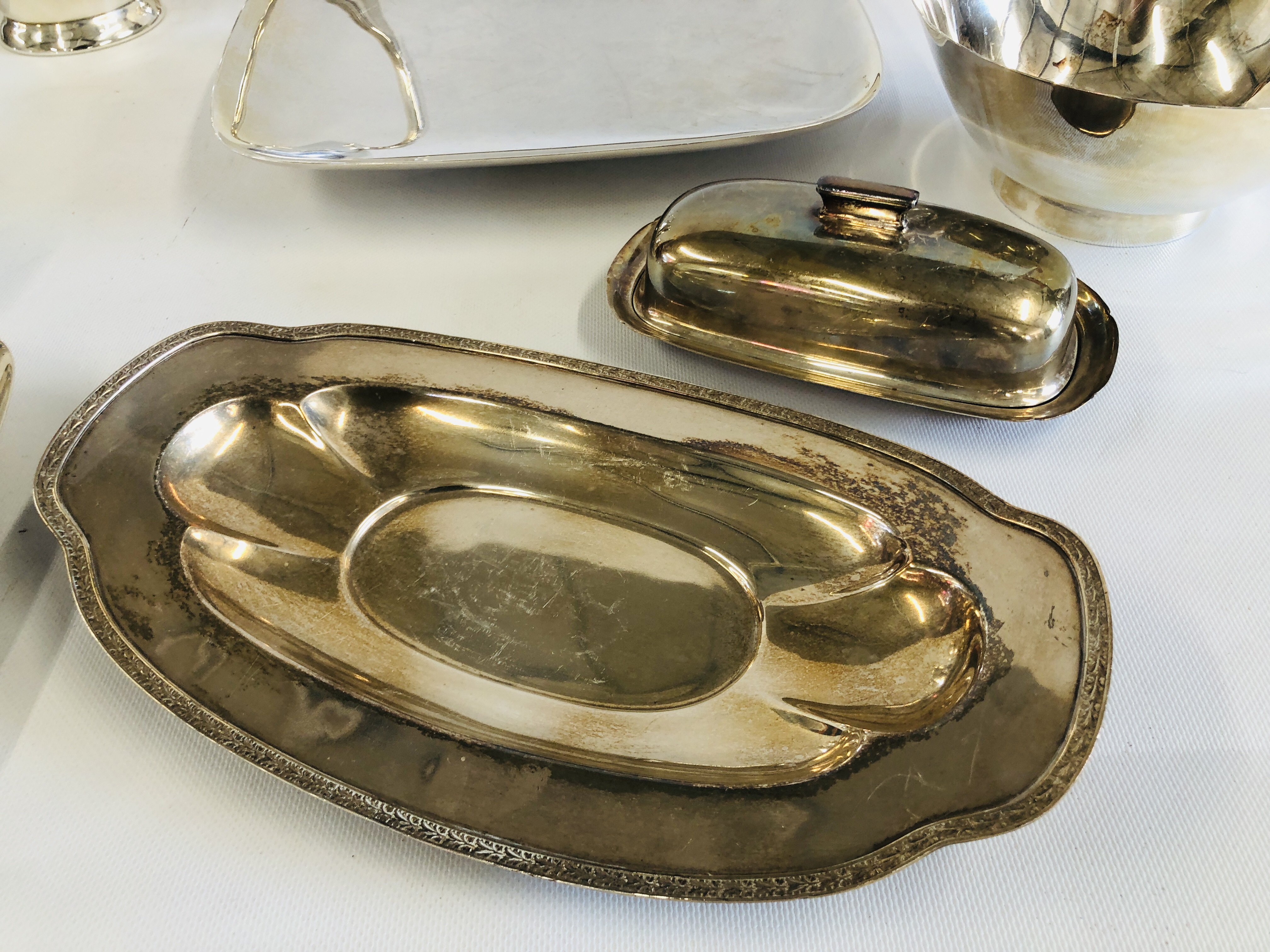 A COLLECTION OF APPROX 11 PIECES OF GOOD QUALITY PLATED WARE MARKED "REED & BARTON" ALONG WITH AN - Image 2 of 12