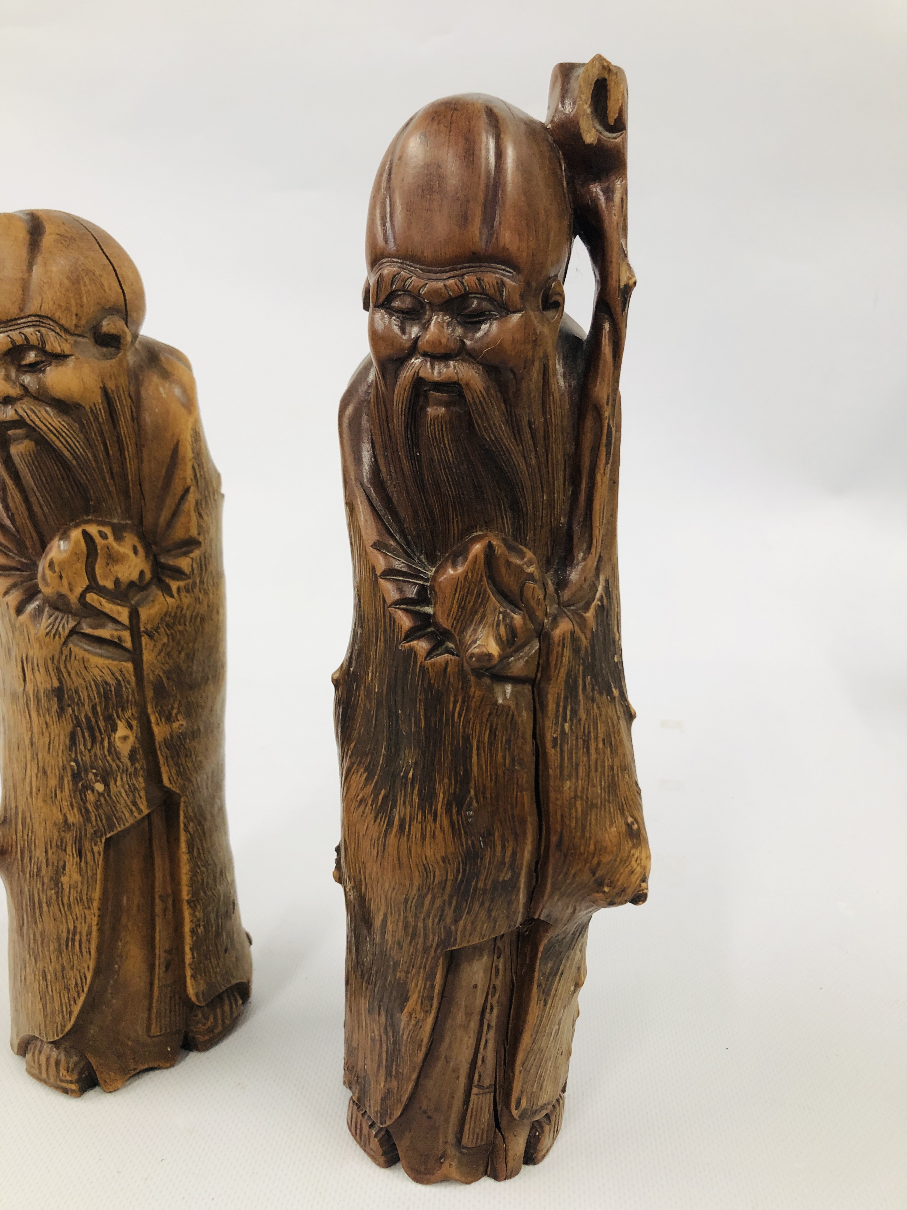 TWO C19TH CHINESE HARDWOOD CARVINGS OF ELDERS, 30CM AND 27CM HIGH. - Image 3 of 4