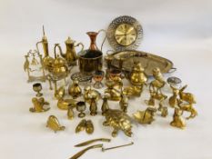 A BOX OF ASSORTED BRASS AND COPPER TO INCLUDE A COFFEE POT & JUG, ORNAMENTS ETC.