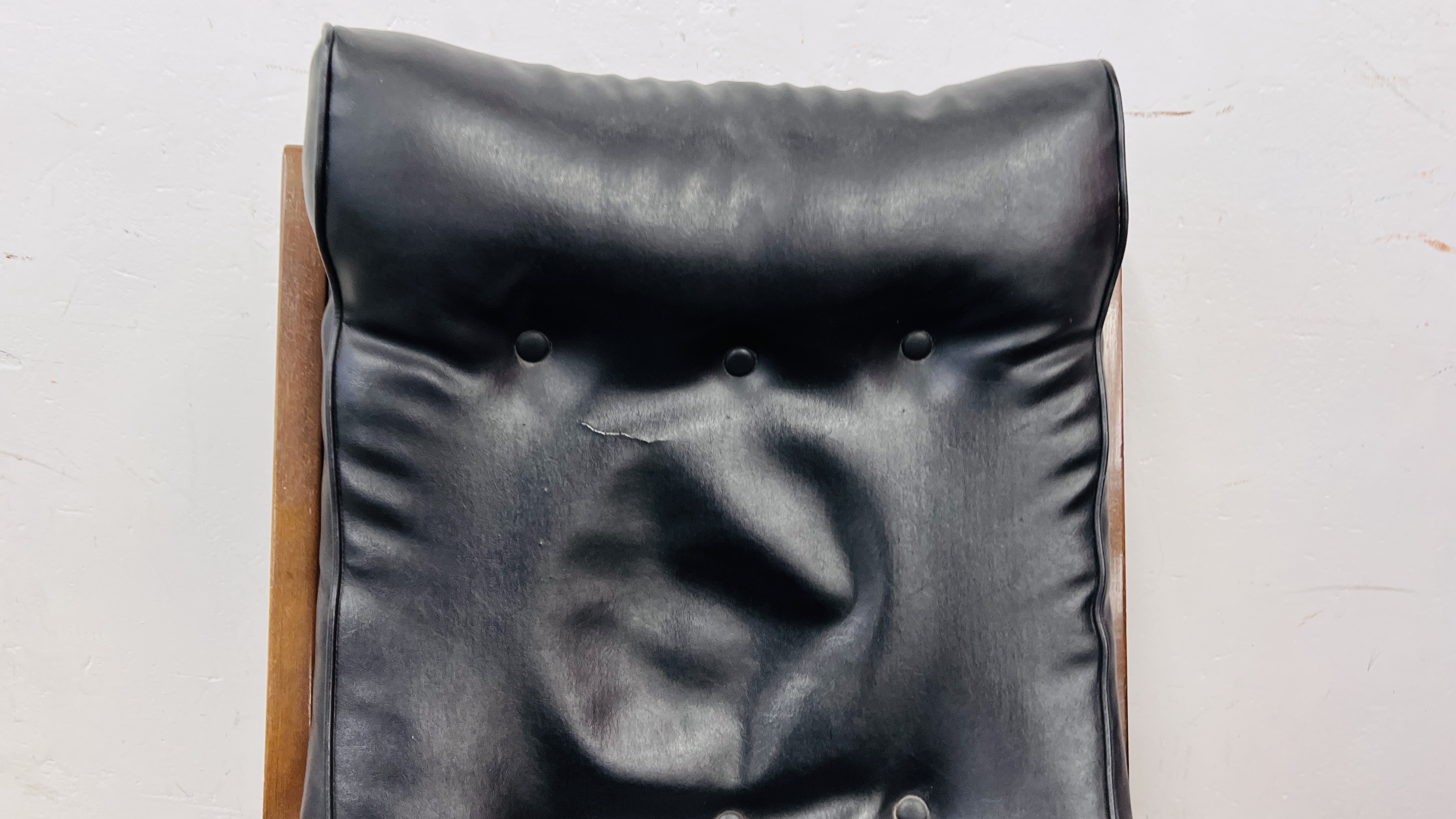 A PAIR OF RETRO CONTEMPORARY BLACK FAUX LEATHER EASY STYLE CHAIR BEARING ORIGINAL MAKERS LABEL - Image 12 of 19